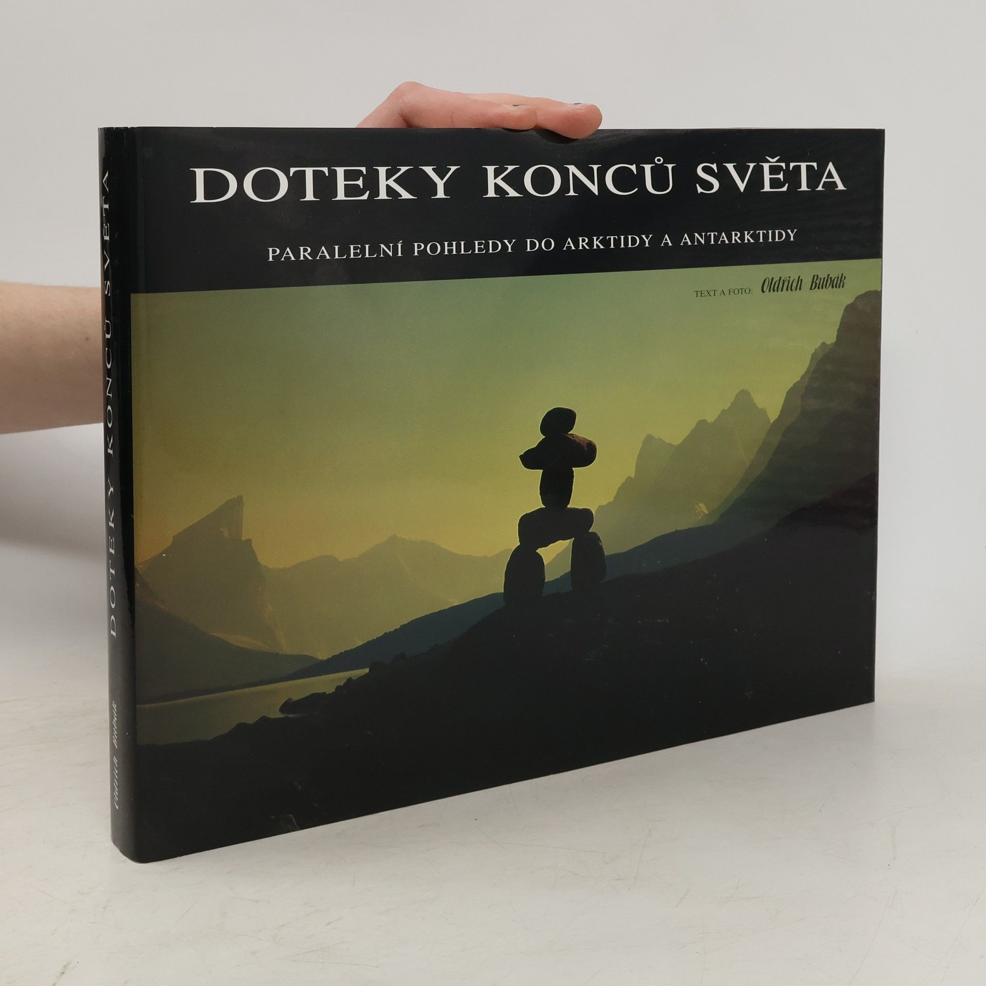 Oldřich Bubák Doteky konců světa: Paralelní pohledy do Arktidy a Antarktidy