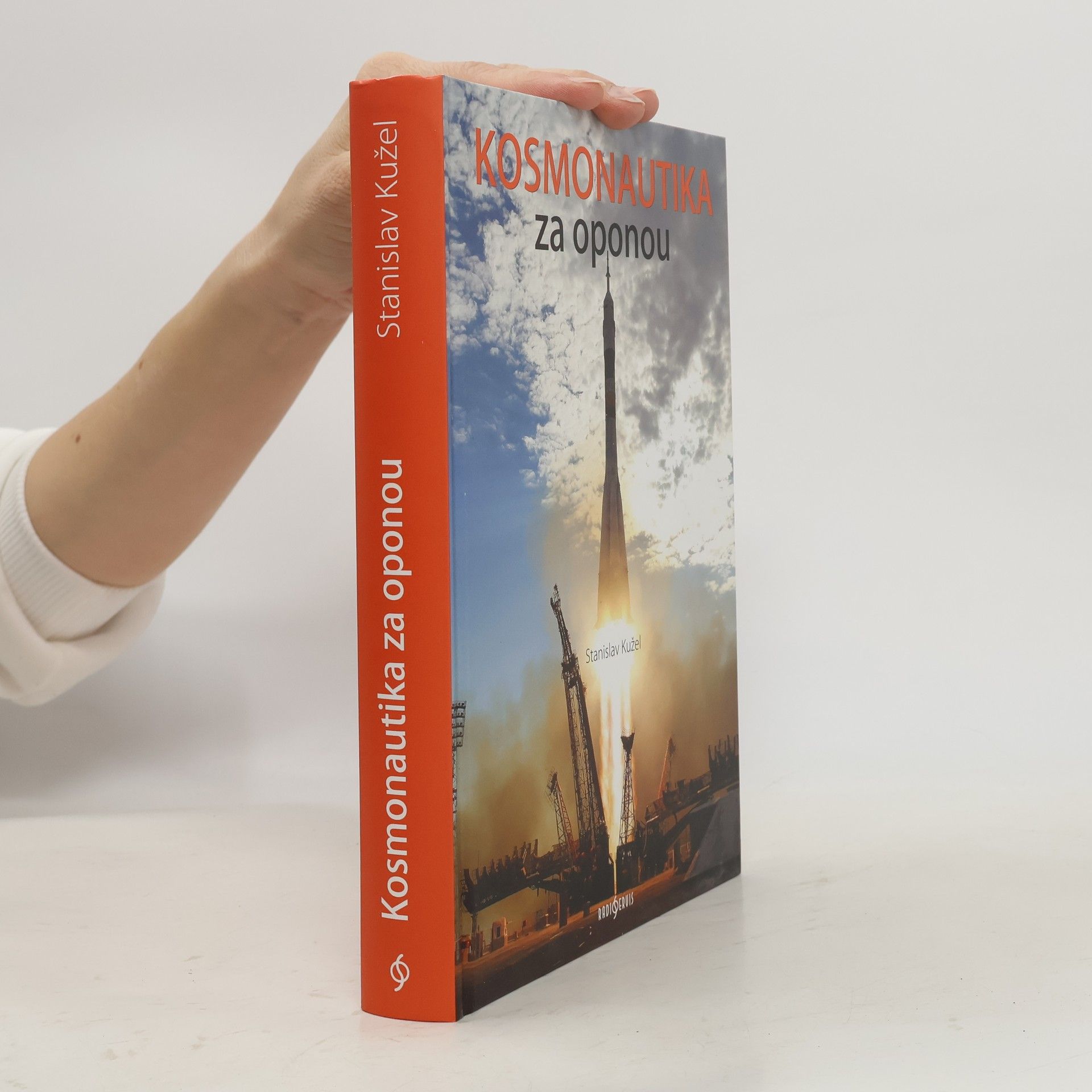 Stanislav Kužel Kosmonautika za oponou