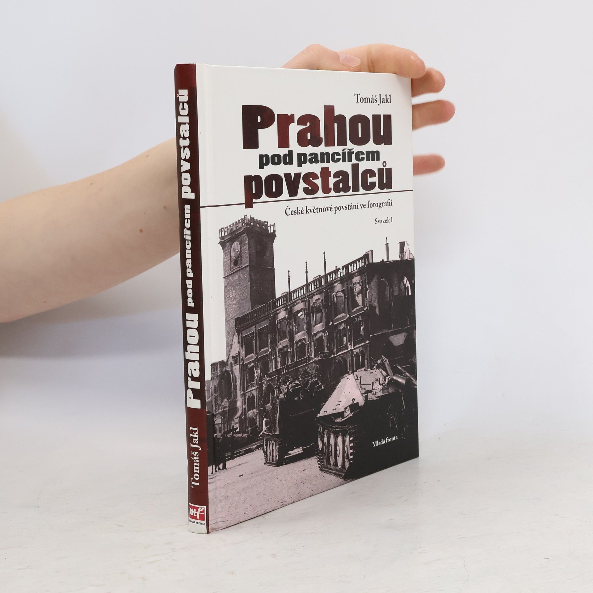 Tomáš Jakl Prahou pod pancířem povstalců