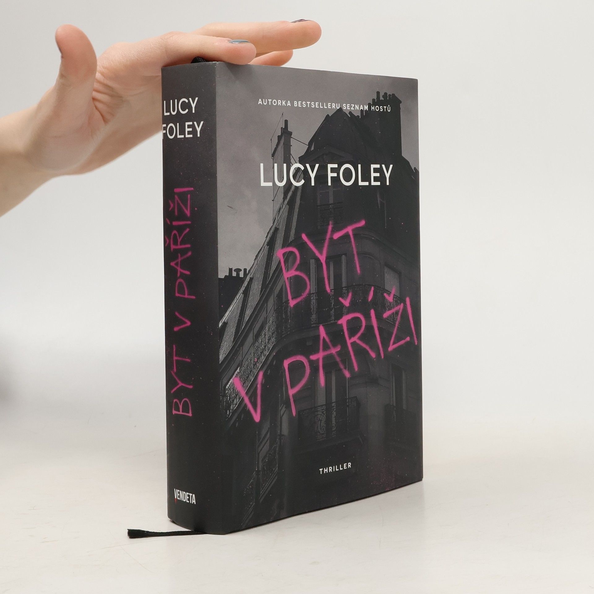 Lucy Foley Byt v Paříži
