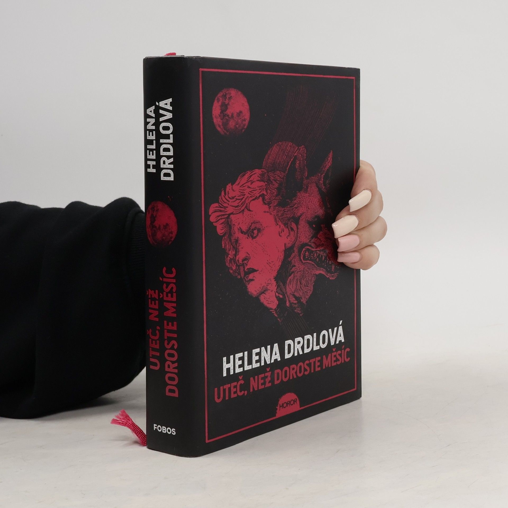 Helena Drdlová Uteč, než doroste měsíc