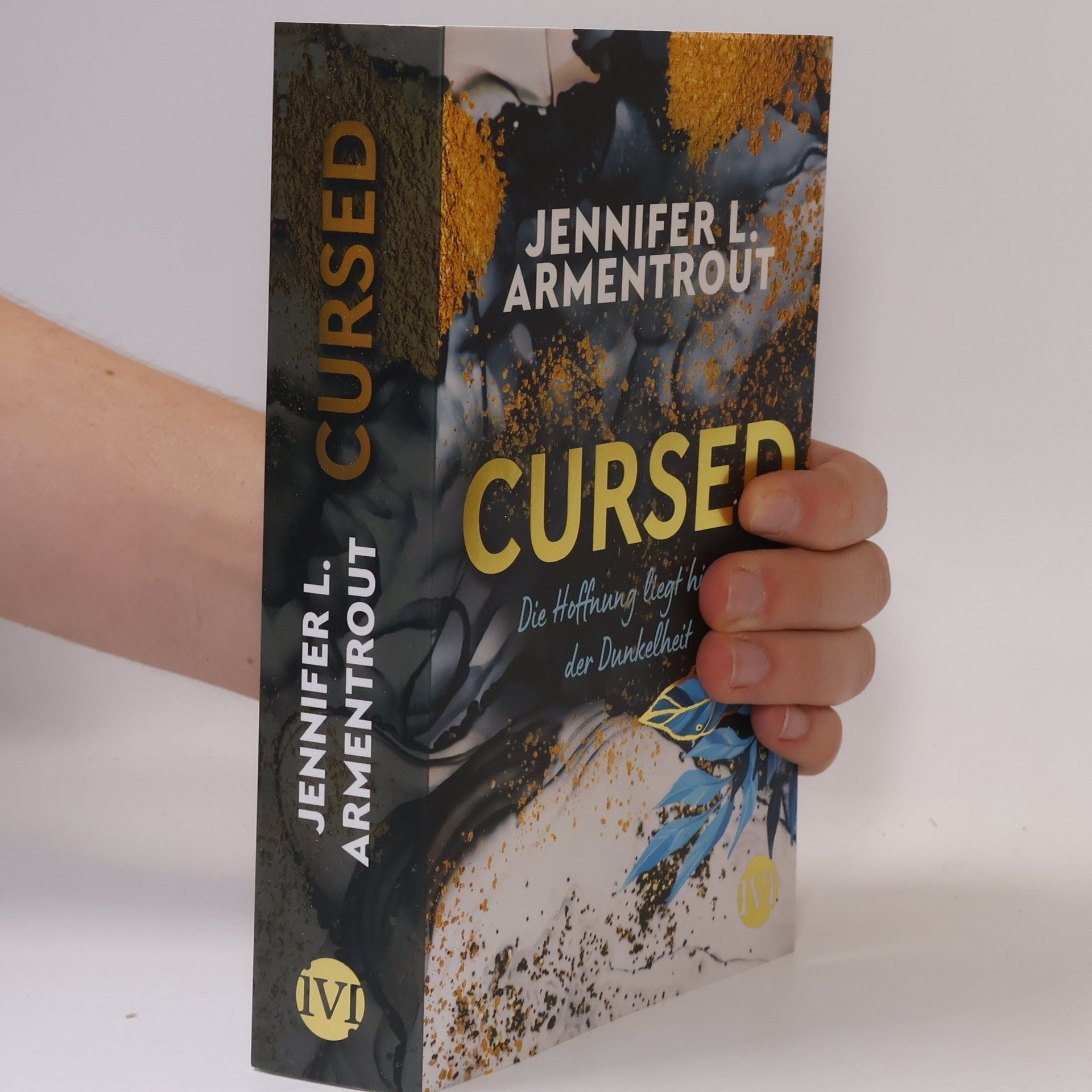 Jennifer Armentrout Cursed. Die Hoffnung liegt hinter der Dunkelheit