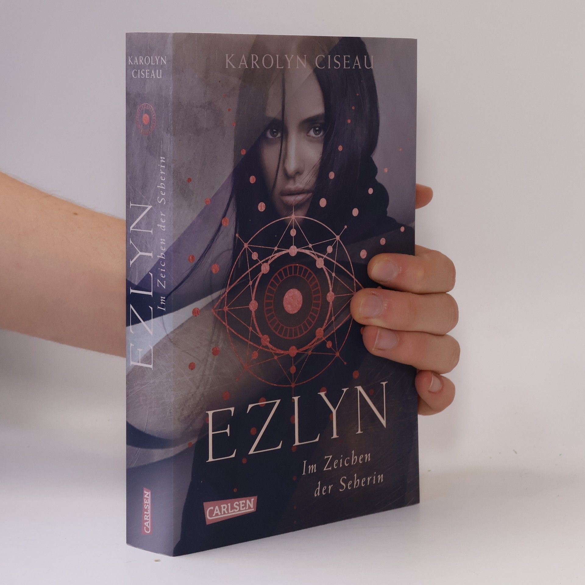 Karolyn Ciseau Ezlyn