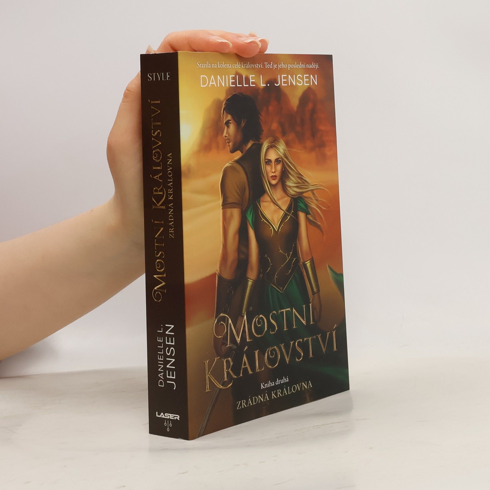 Danielle L. Jensen Zrádná královna