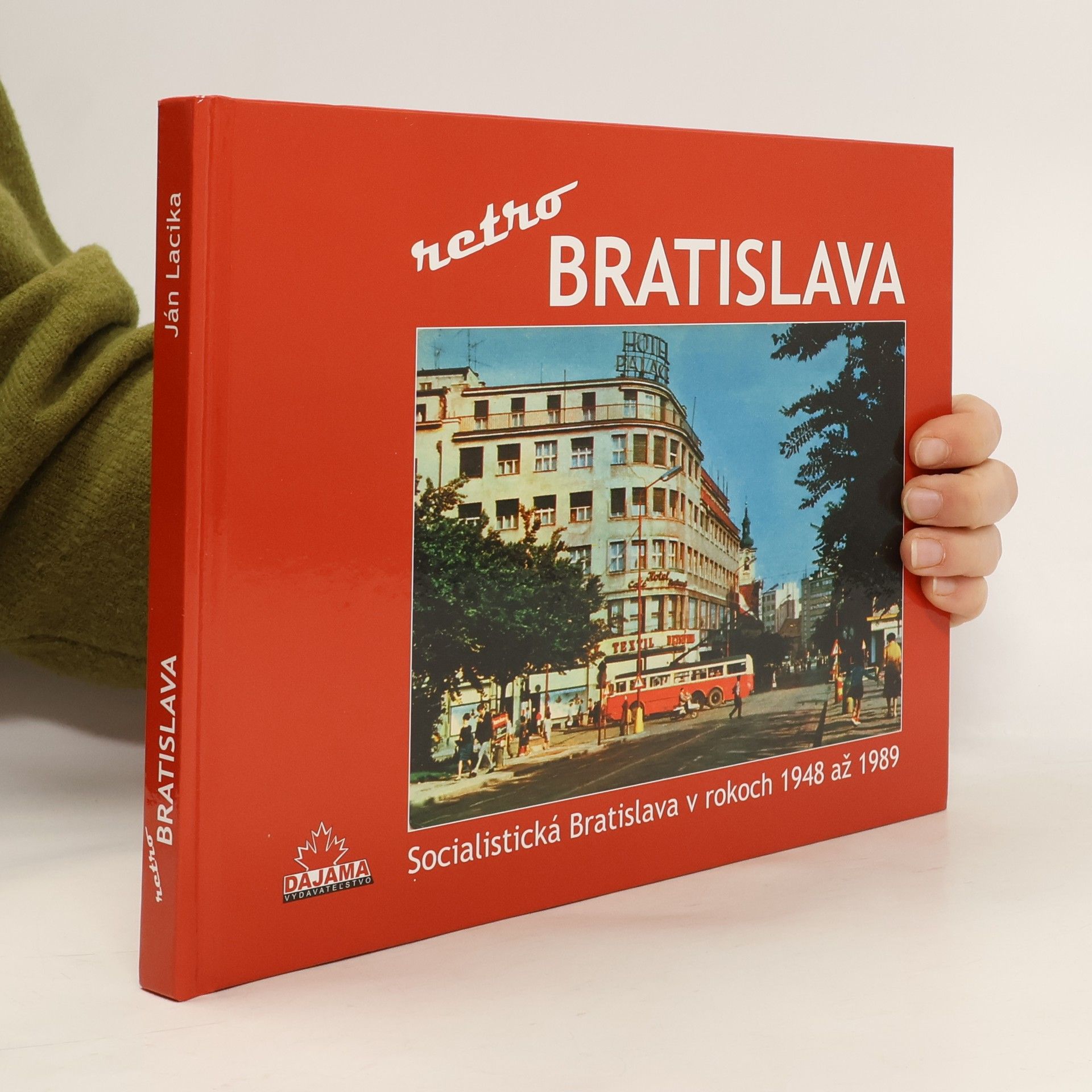Rebecca Stephens Bratislava - retro socialistická Bratislava v rokoch 1948-1989