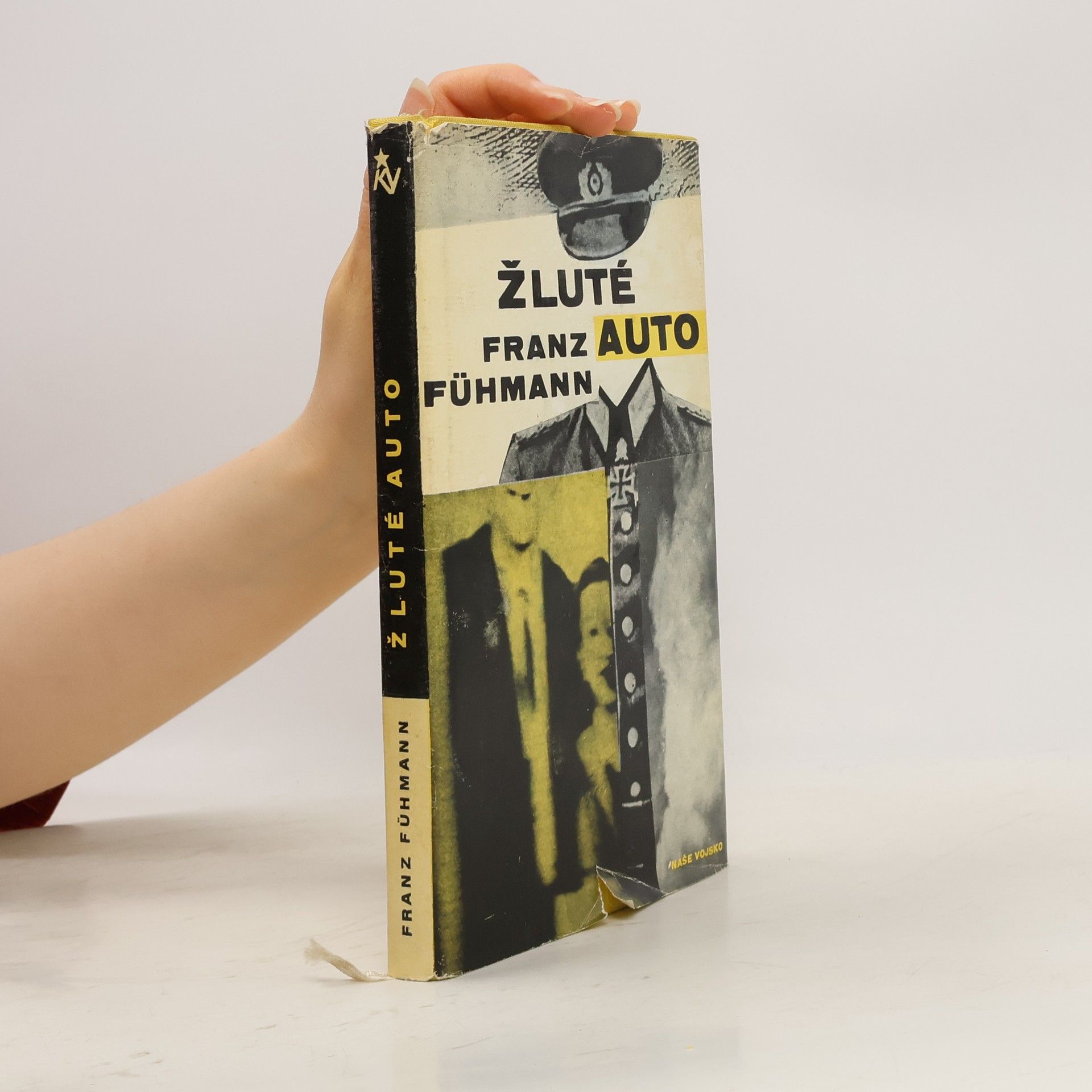 Žluté auto. Čtrnáct dní ze dvou desetiletí