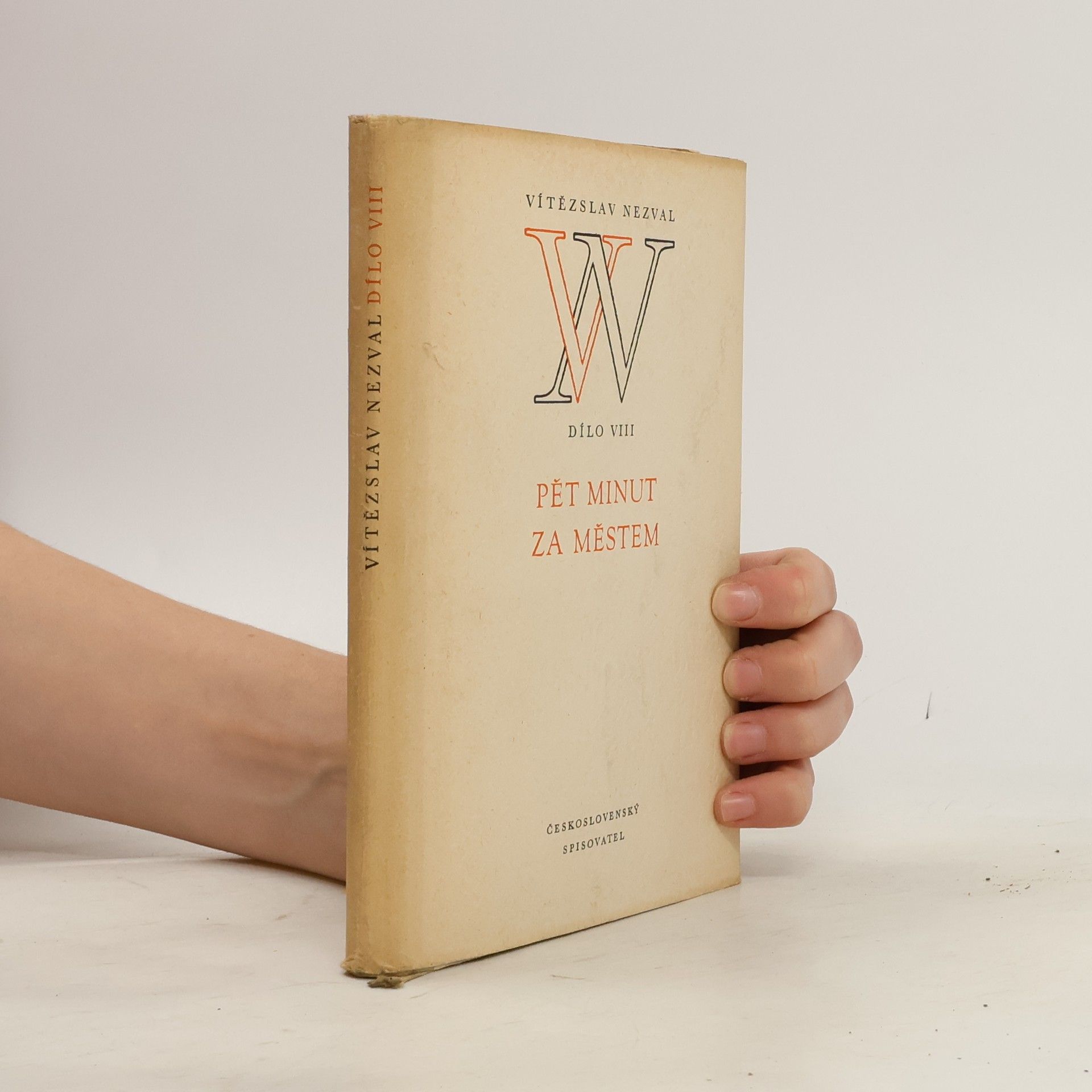 Vítězslav Nezval Pět minut za městem