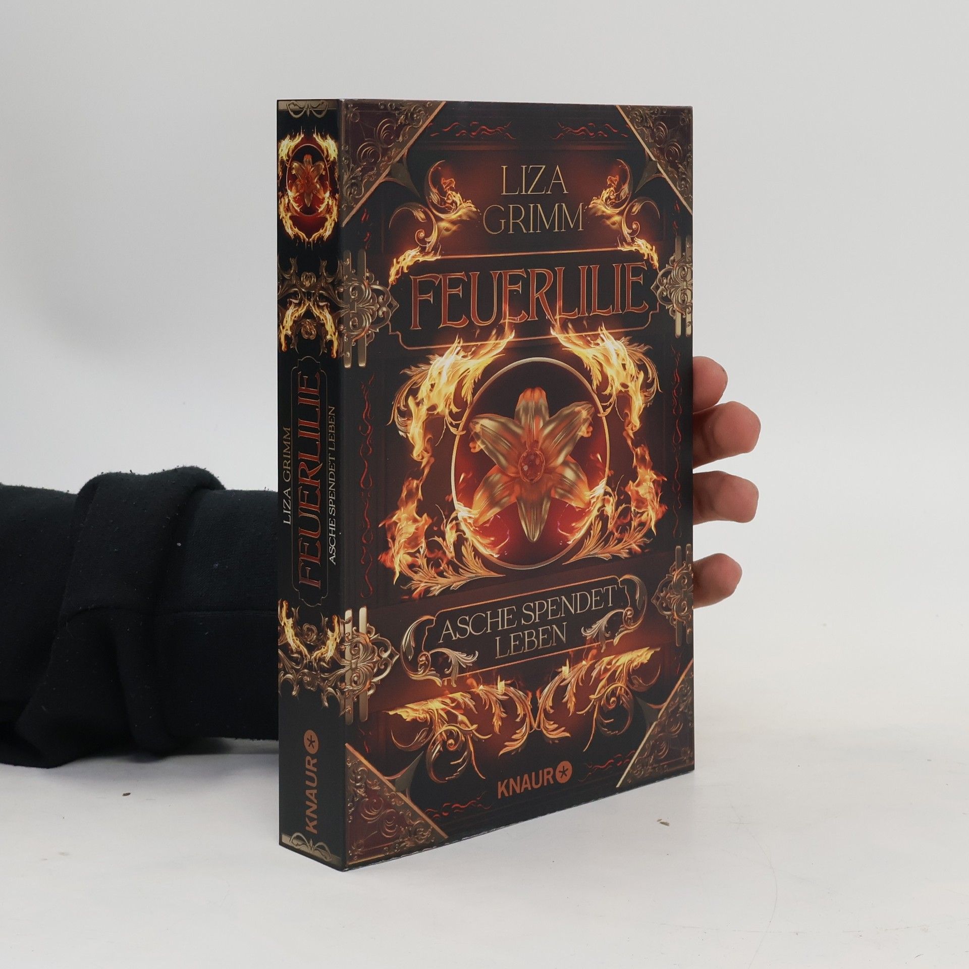Liza Grimm Feuerlilie. Asche spendet Leben