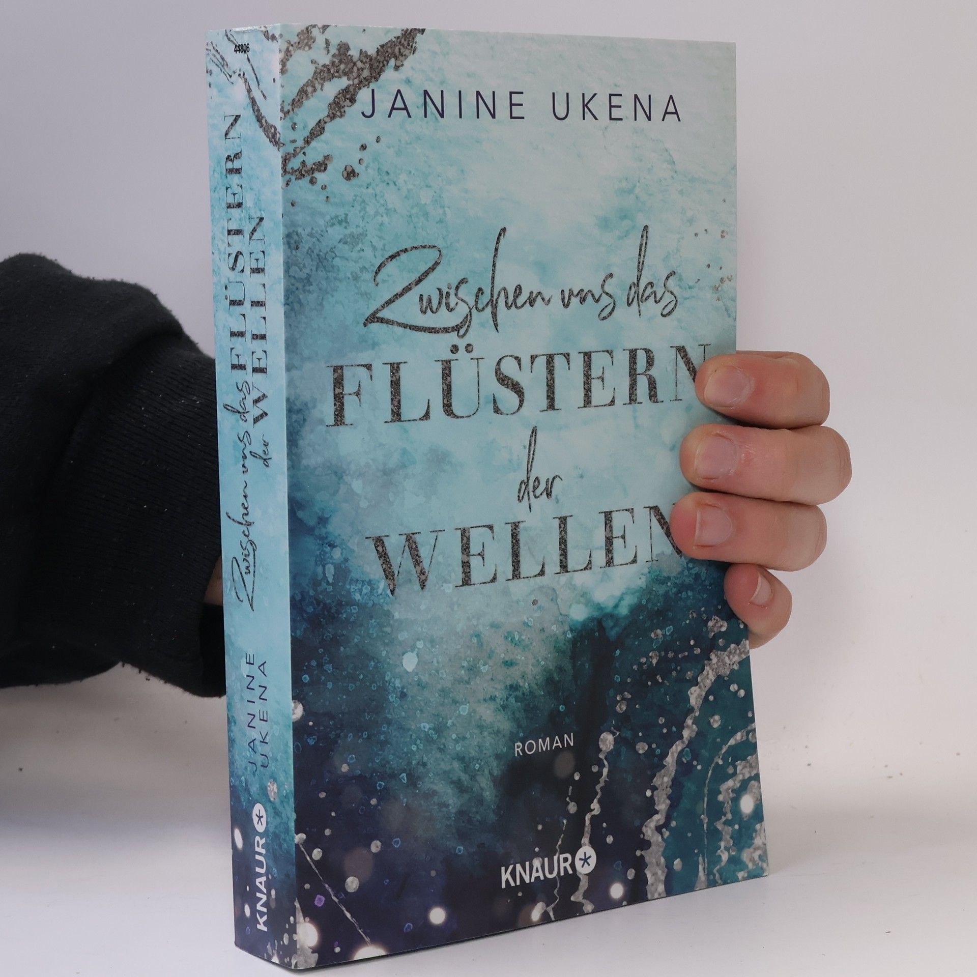 Janine Ukena Zwischen uns das Flüstern der Wellen / Sylt Suspense Bd.2