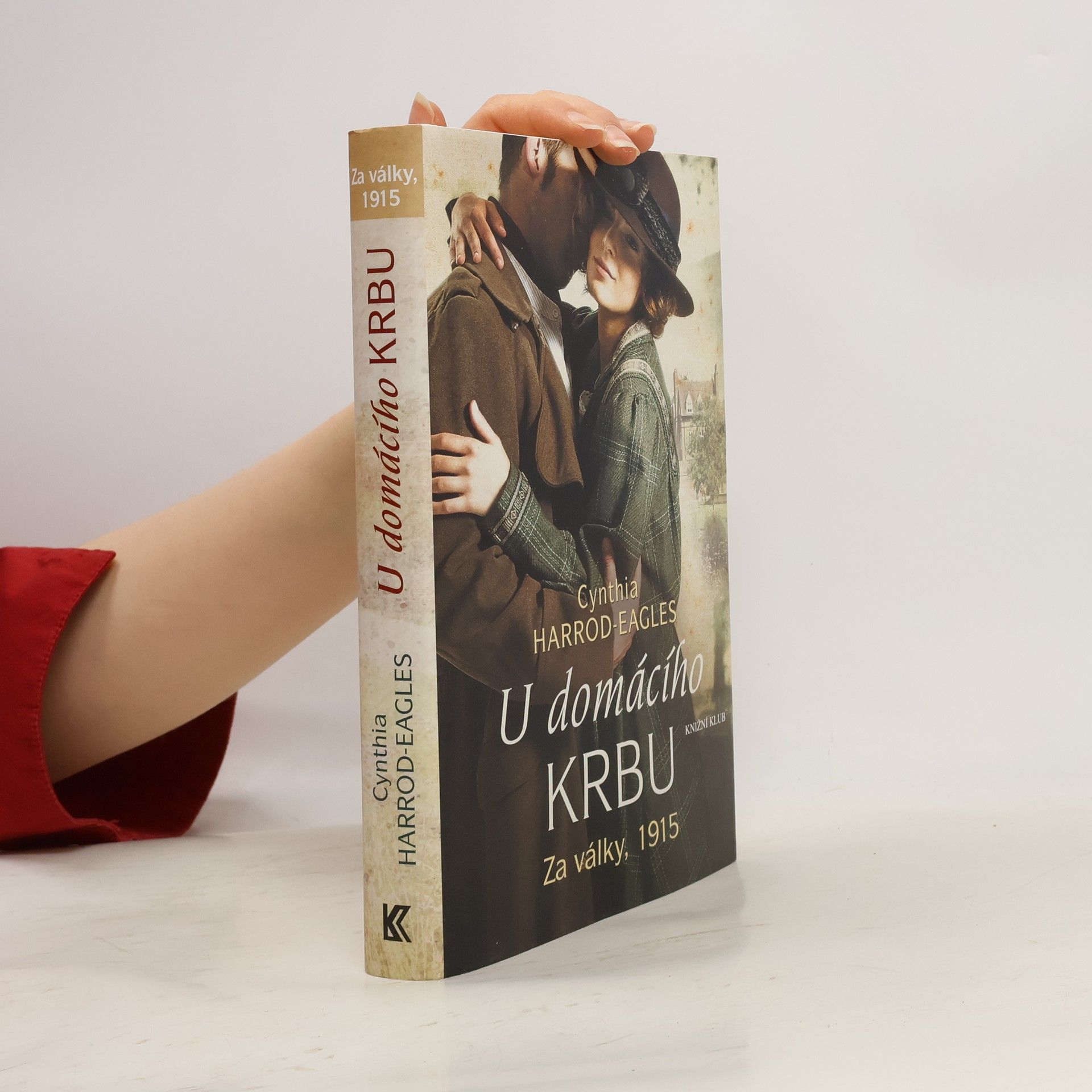 Cynthia Harrod-Eagles U domácího krbu. Za války, 1915. Za války 2