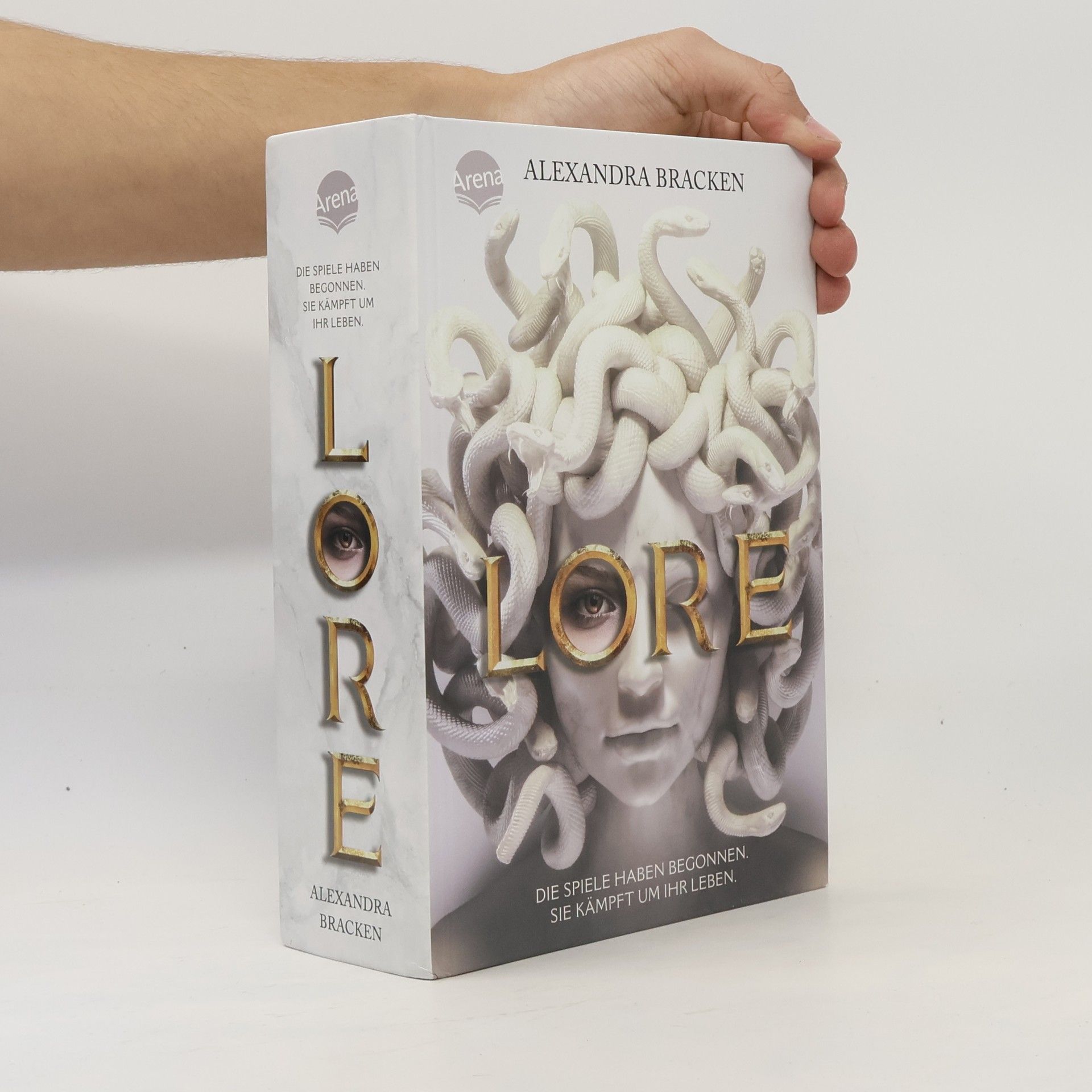 Alexandra Brackenová Lore