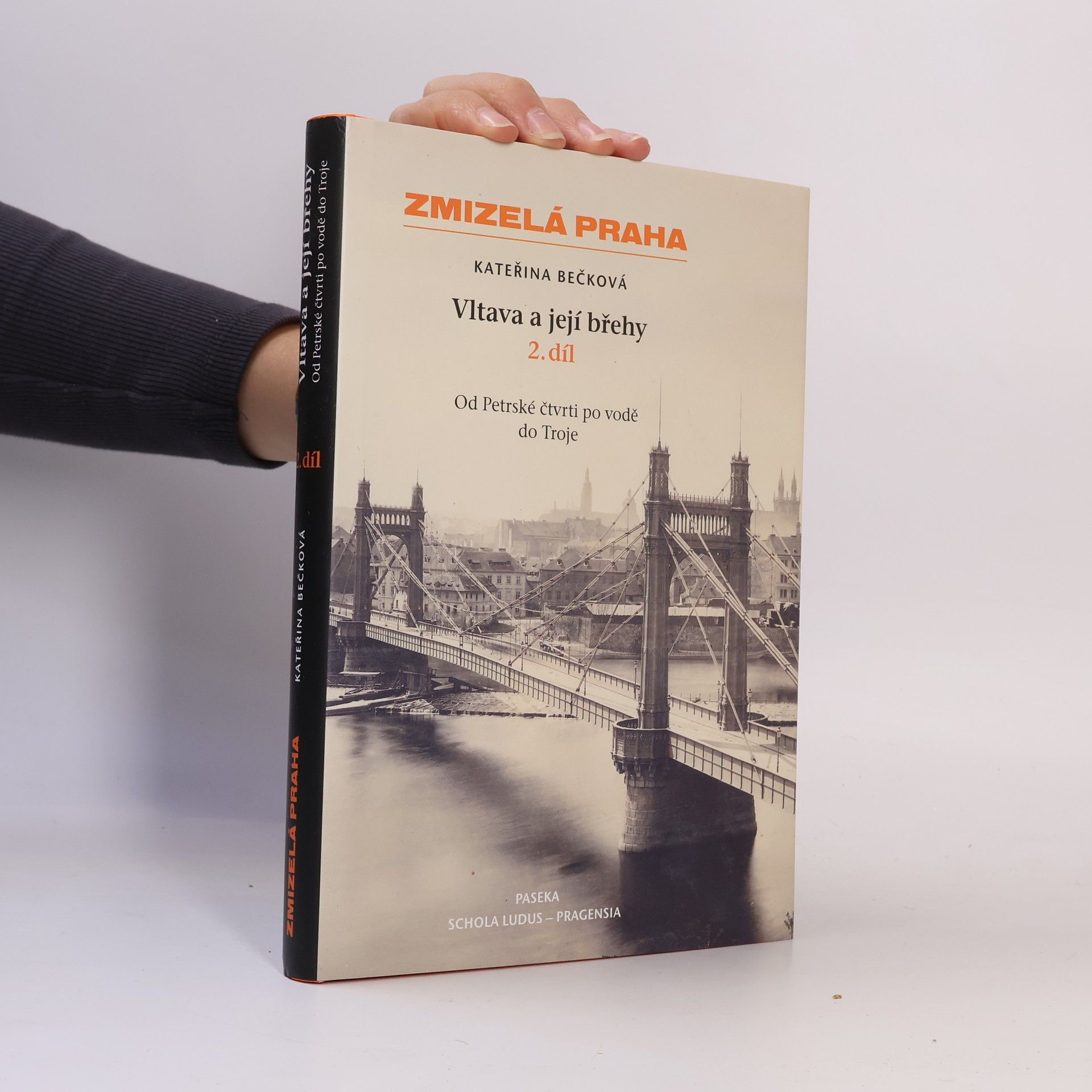Kateřina Bečková Vltava a její břehy. 2. díl. Od Petrské čtvrti po vodě do Troje