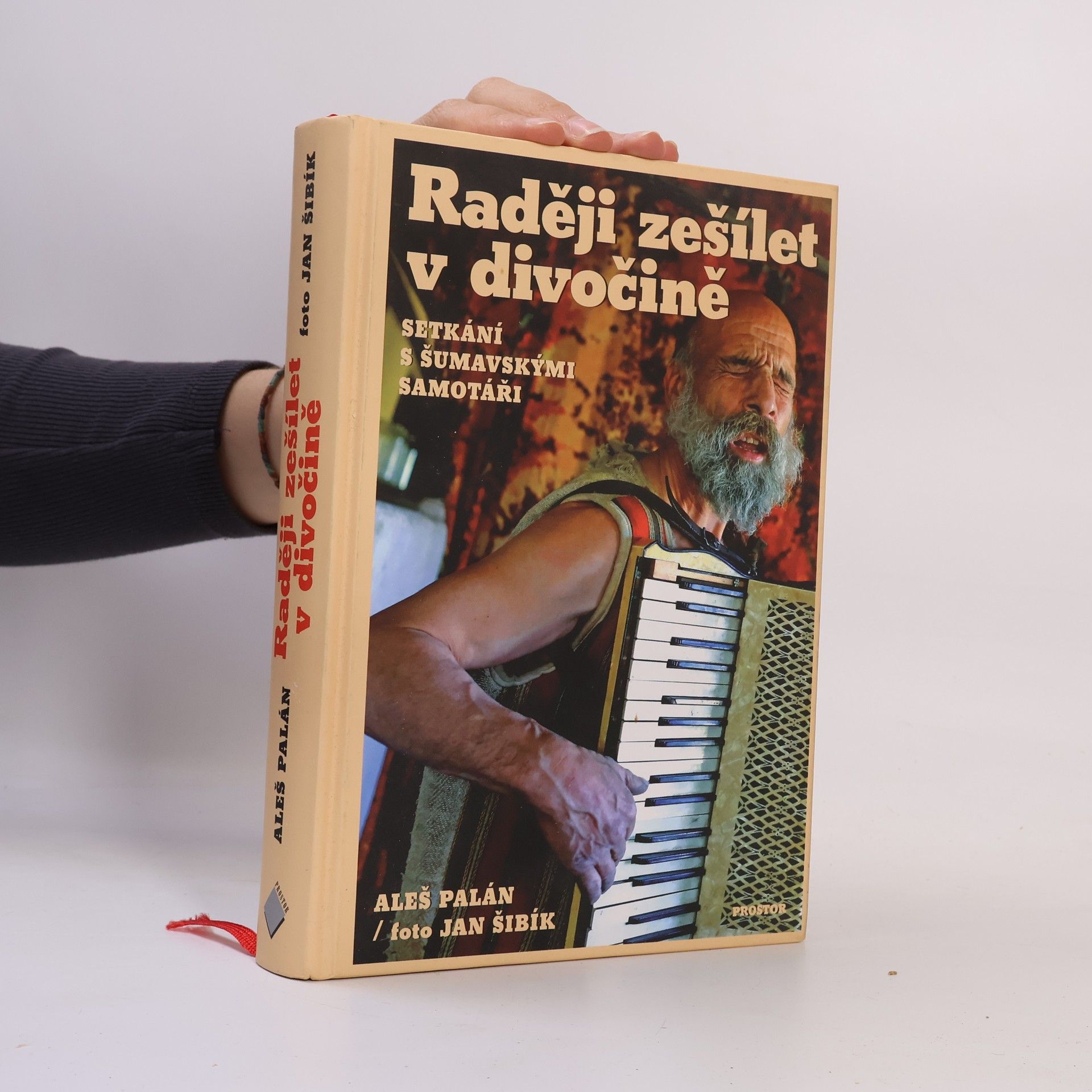 Aleš Palán Raději zešílet v divočině: setkání s šumavskými samotáři