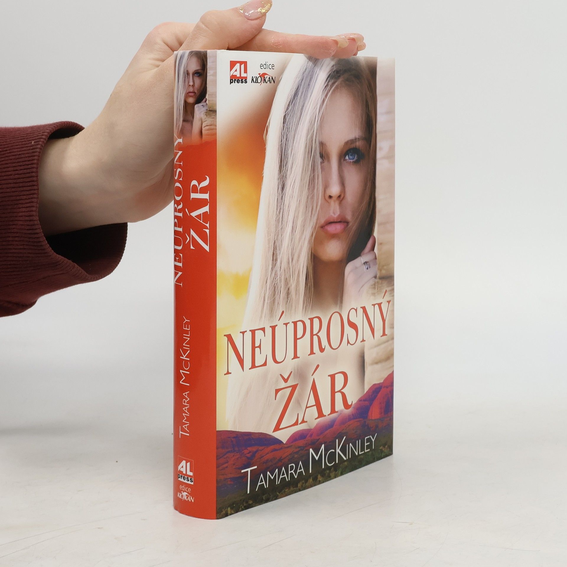 Tamara McKinley Neúprosný žár