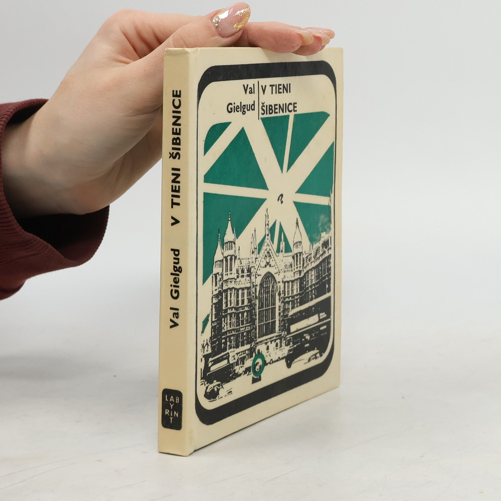 Val Gielgud V tieni šibenice