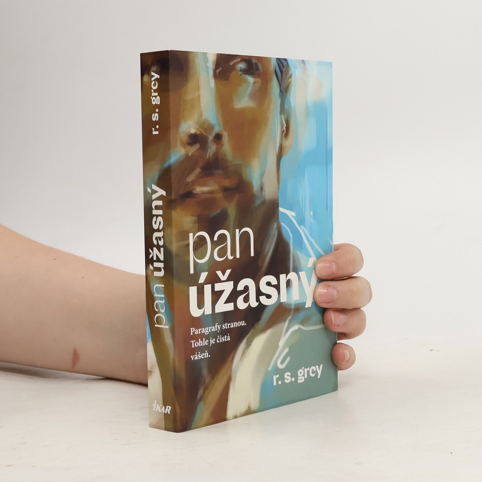 R. S. Grey Pan Úžasný