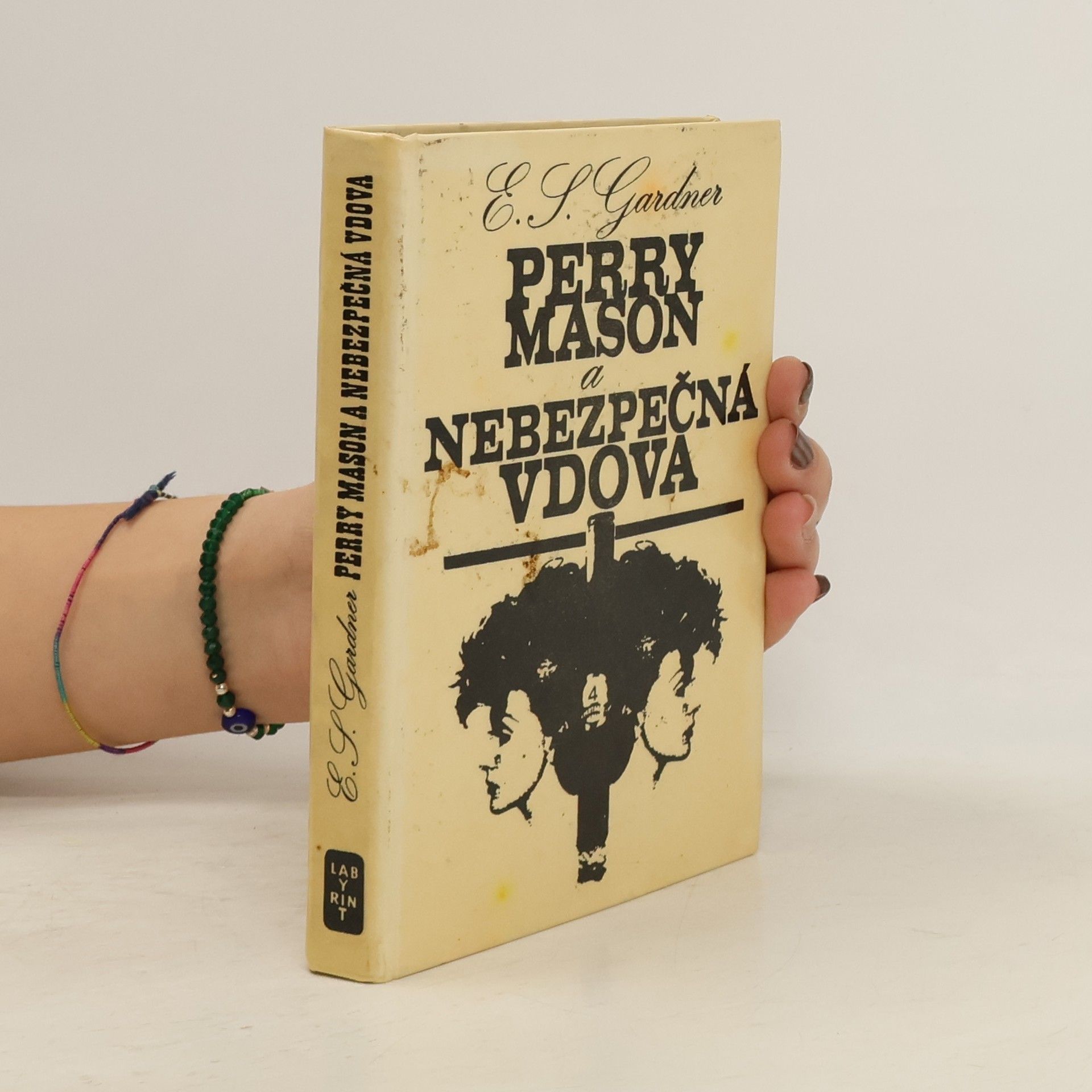 Erle Stanley Gardner Perry Mason a nebezpečná vdova