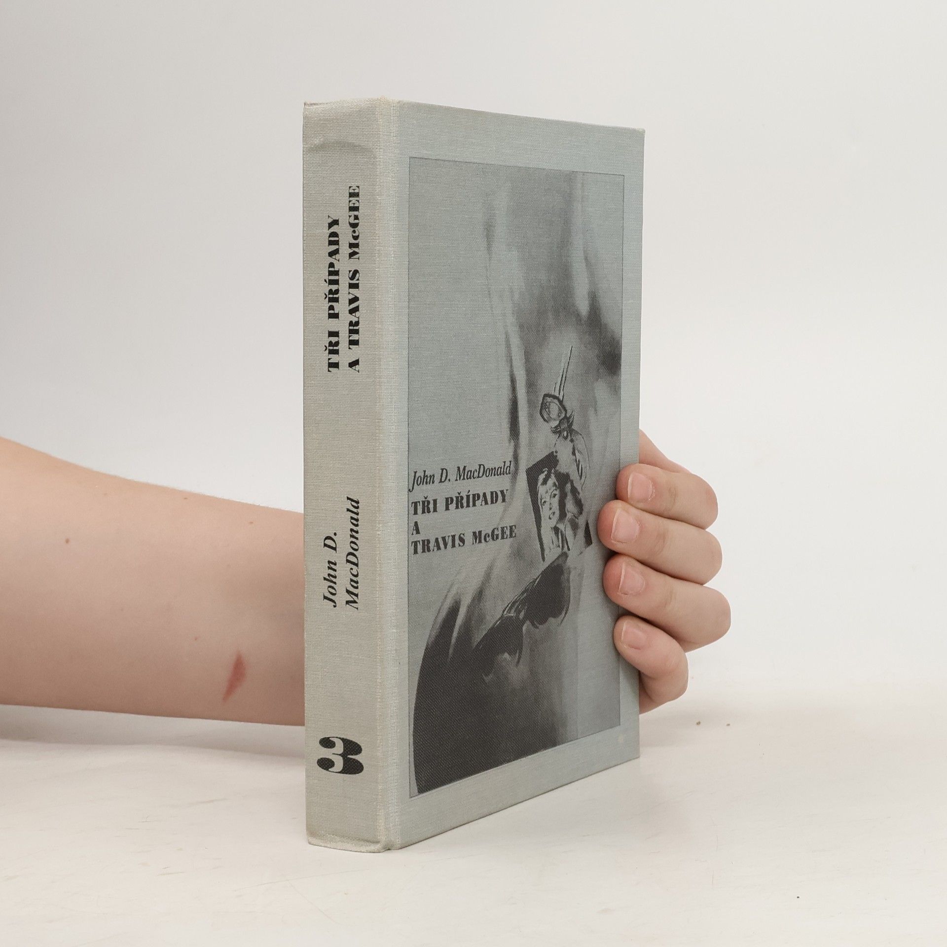 John D. MacDonald Tři případy a Travis McGee