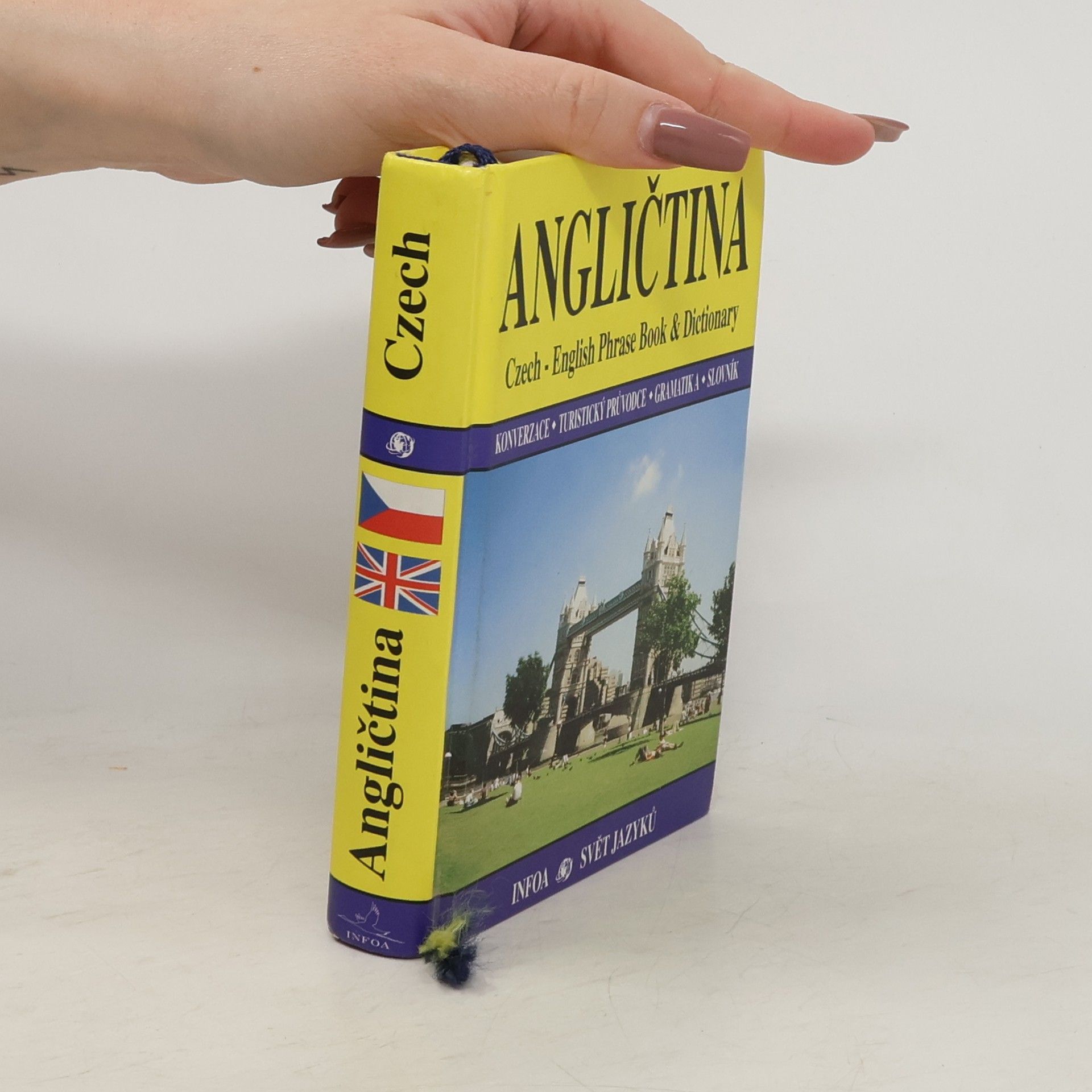 Martina Sobotíková Angličtina. Czech - English Phrase Book & Dictionary