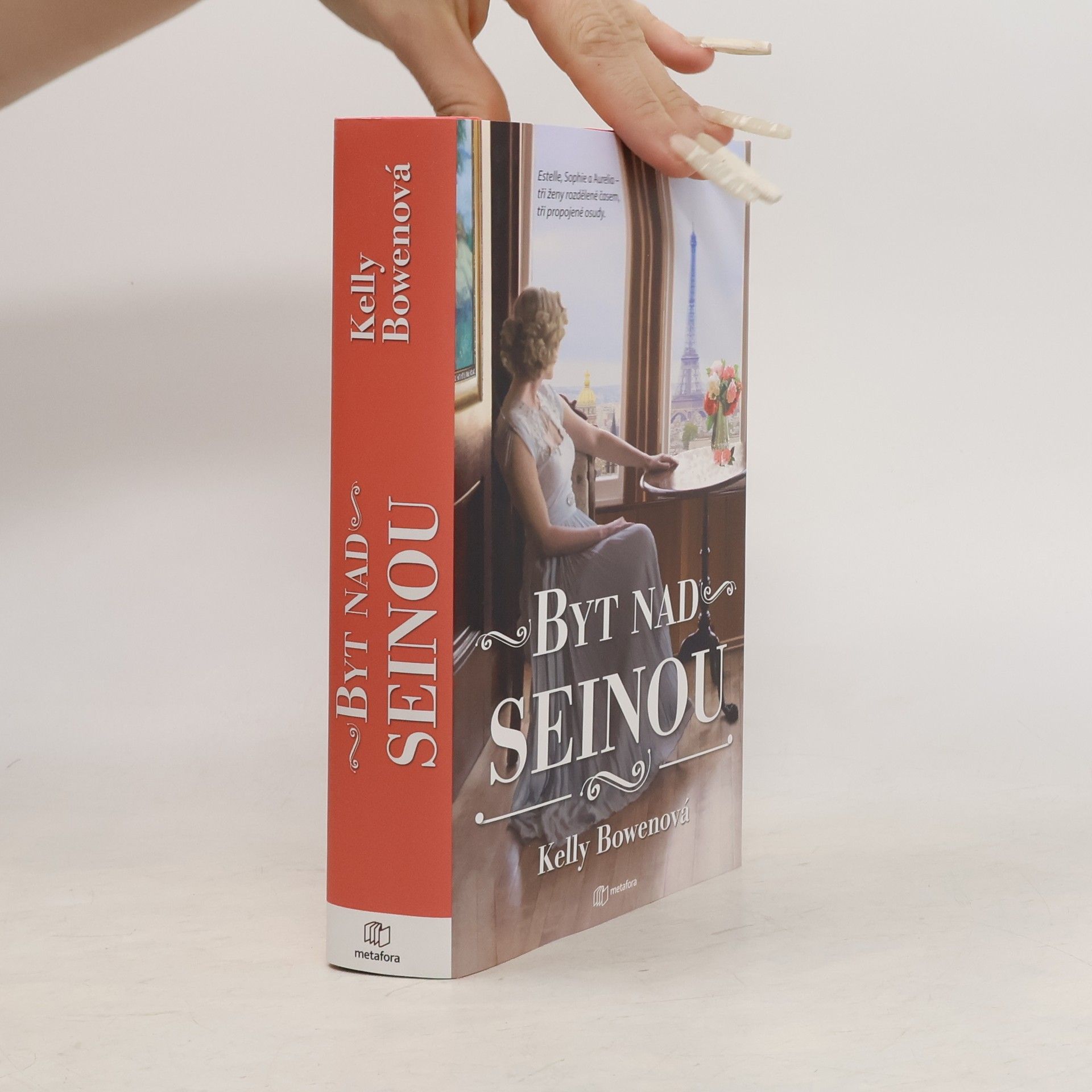 Kelly Bowen Byt nad Seinou