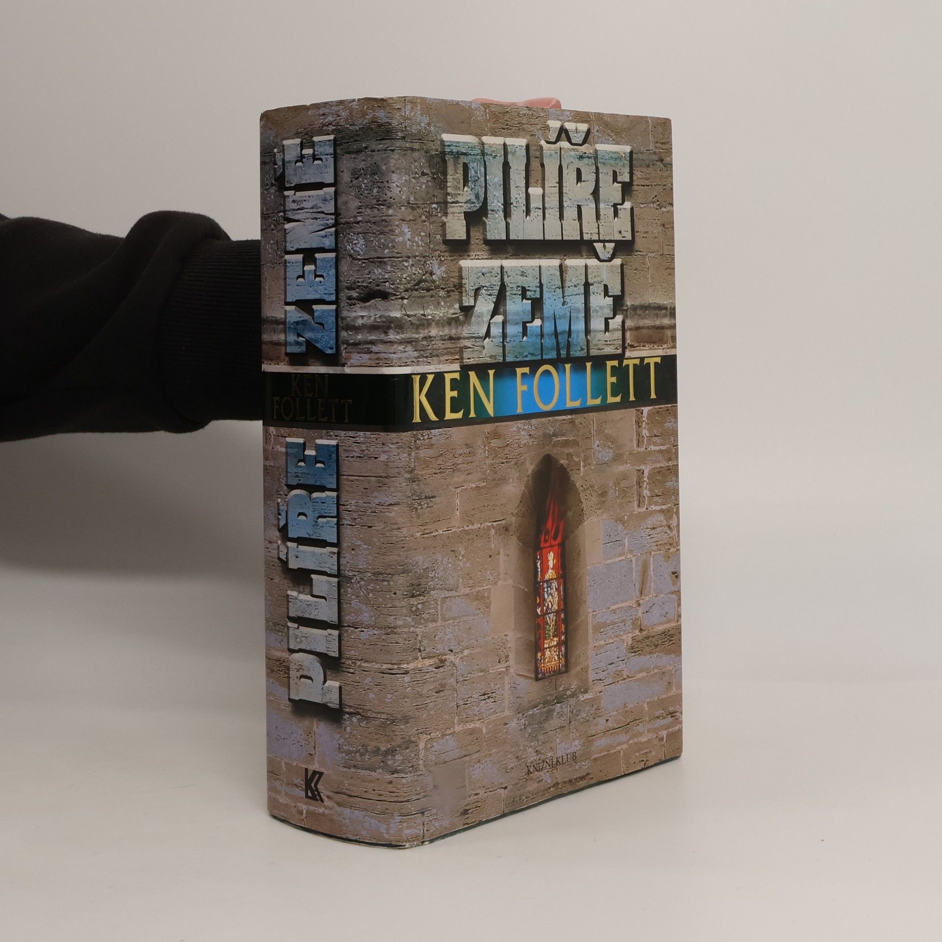 Ken Follett Pilíře země
