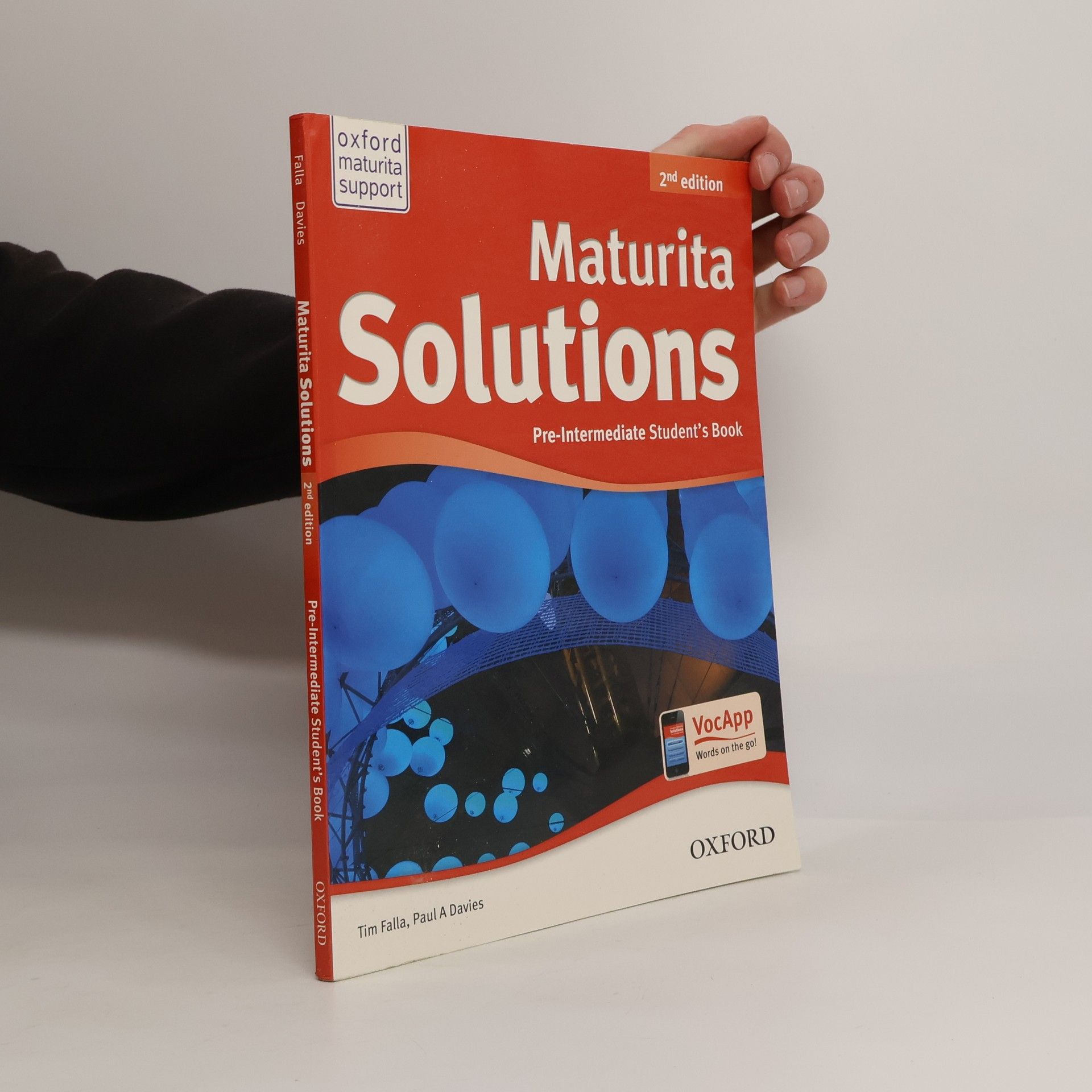 Maturita solutions. Pre-intermediate student's book