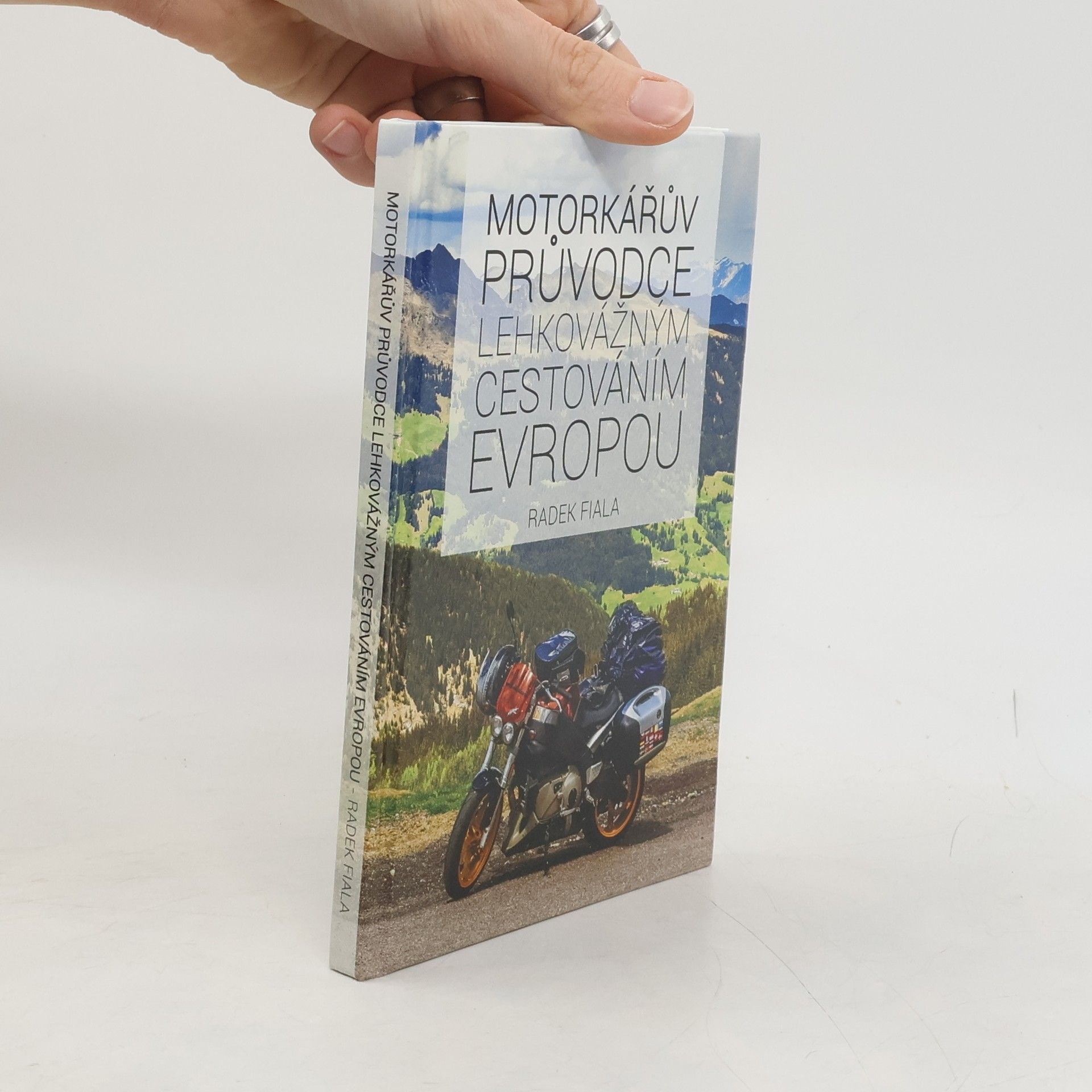 Radek Fiala Motorkářův průvodce lehkovážným cestováním Evropou