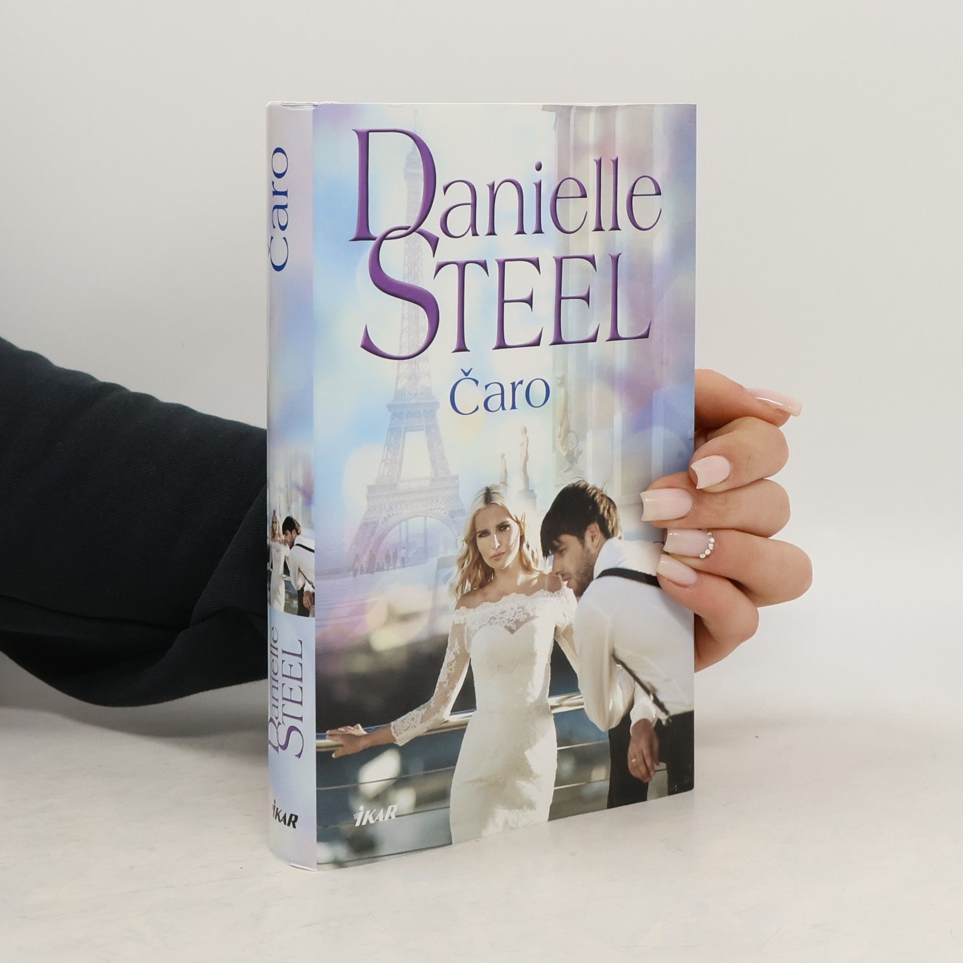 Danielle Steel Čaro