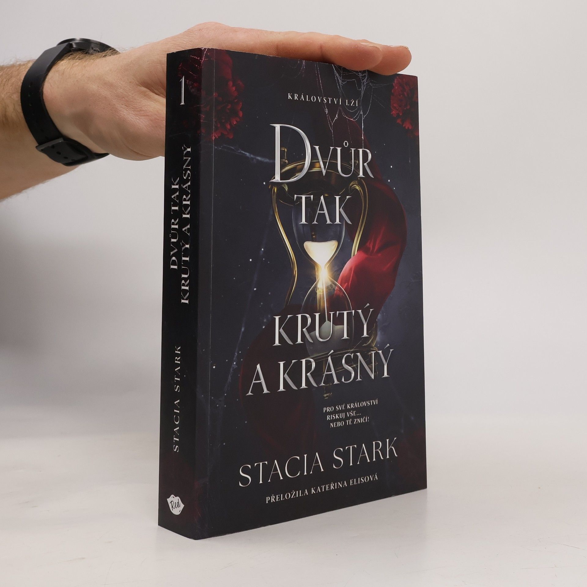 Dvůr tak krutý a krásný