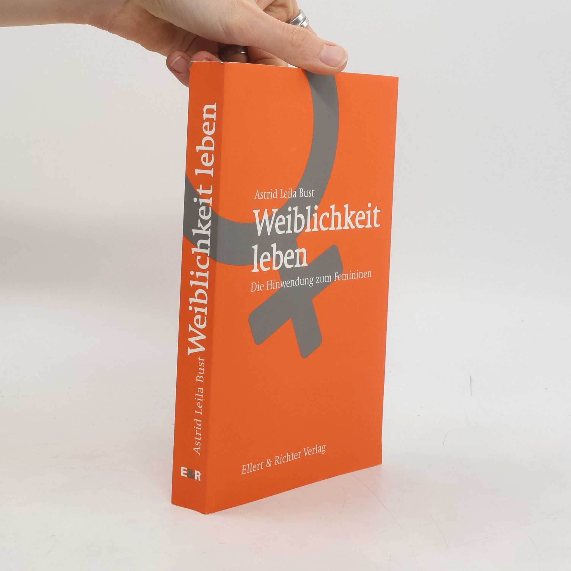 Leila Bust Weiblichkeit leben