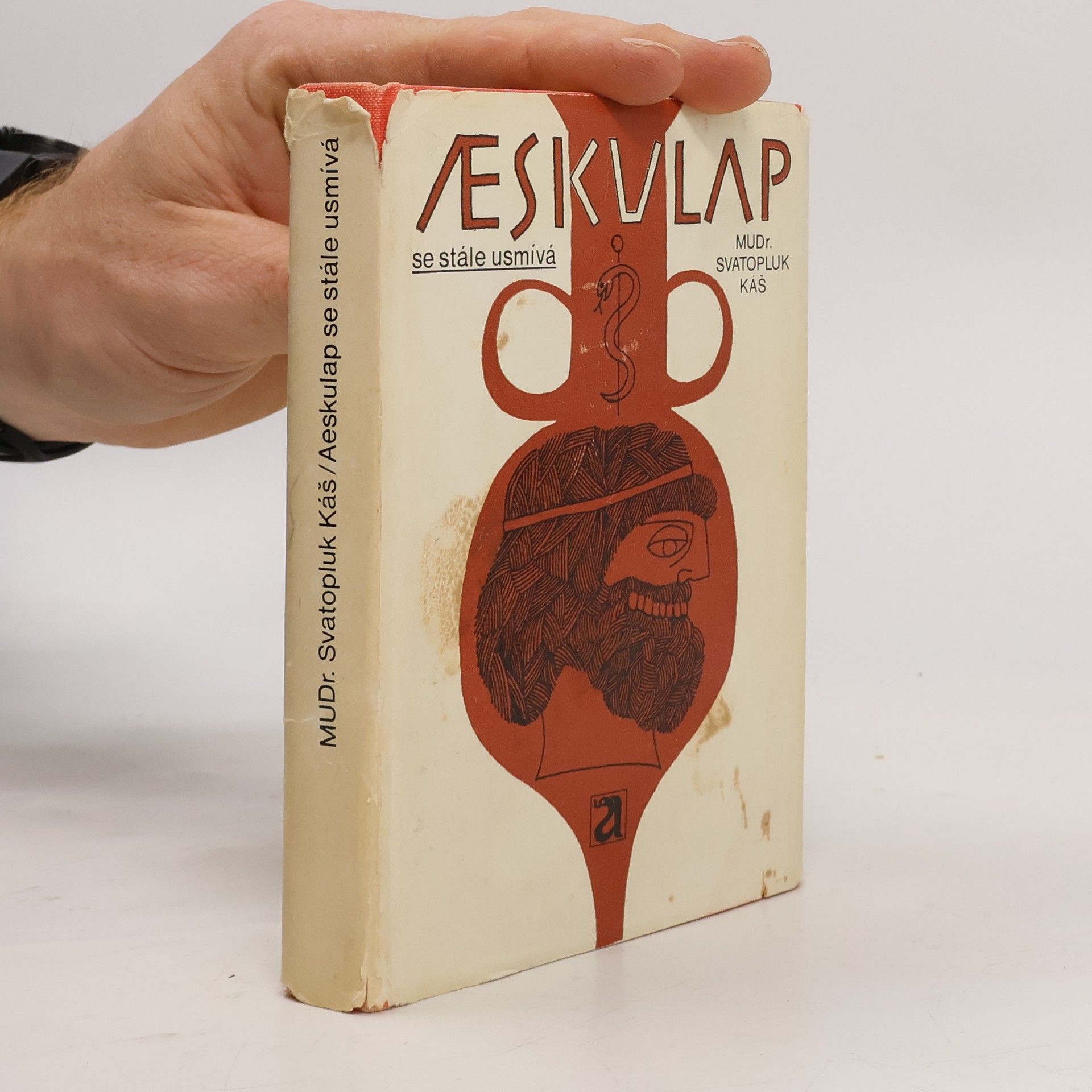 Aeskulap se stále usmívá