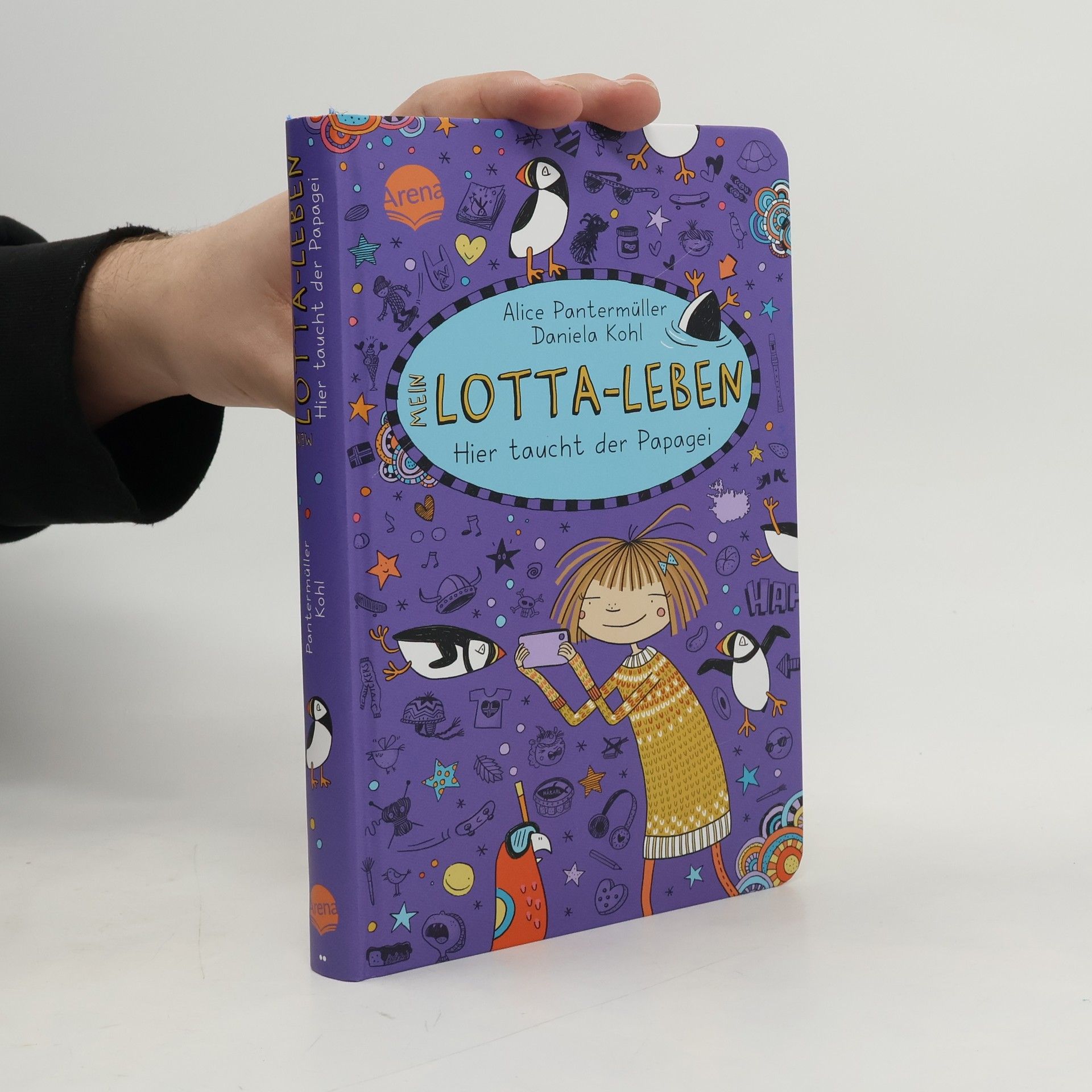 Alice Pantermüllerová Mein Lotta-Leben (19). Hier taucht der Papagei