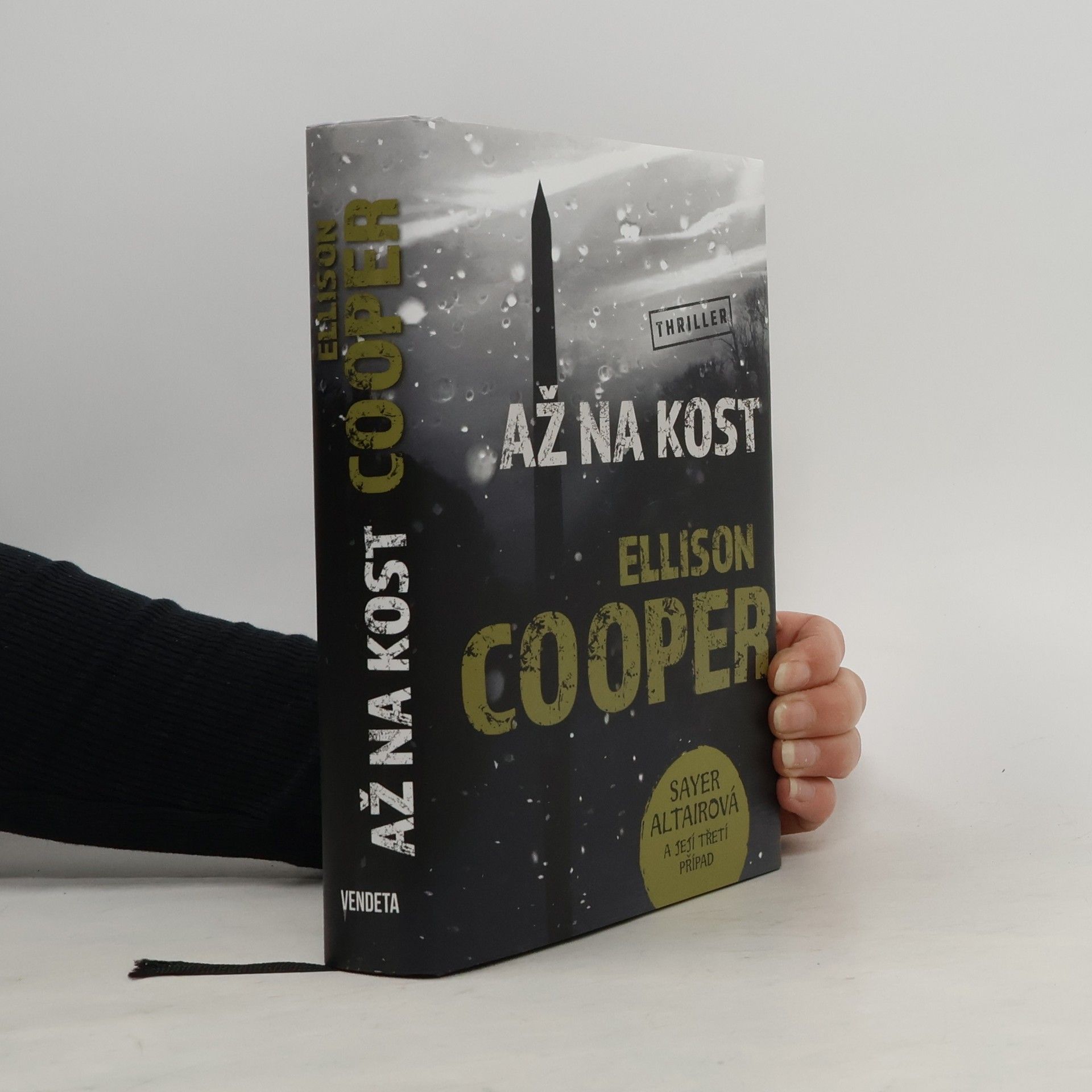 Ellison Cooper Až na kost