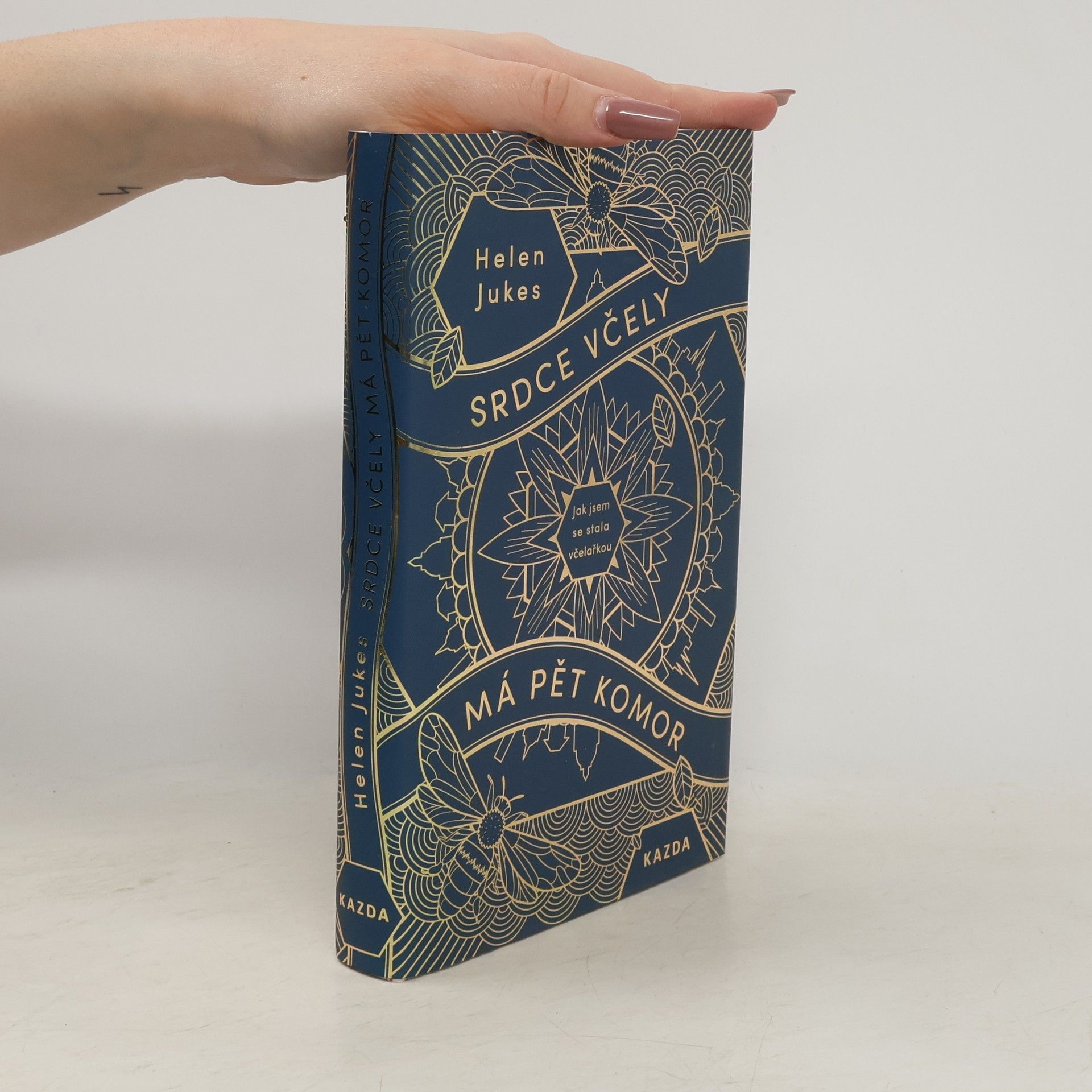 Helen Jukes Srdce včely má pět komor