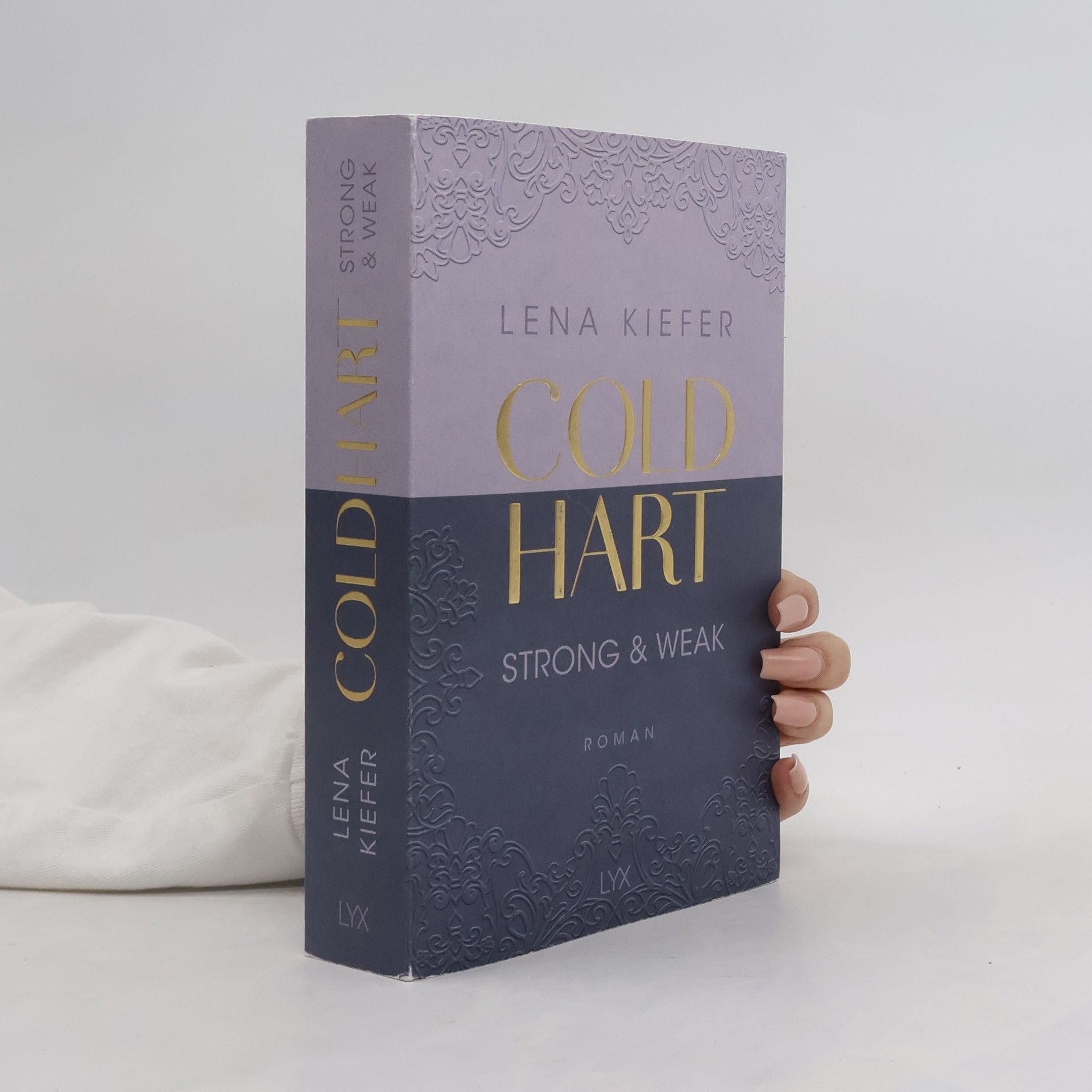 Lena Kiefer Strong & Weak
