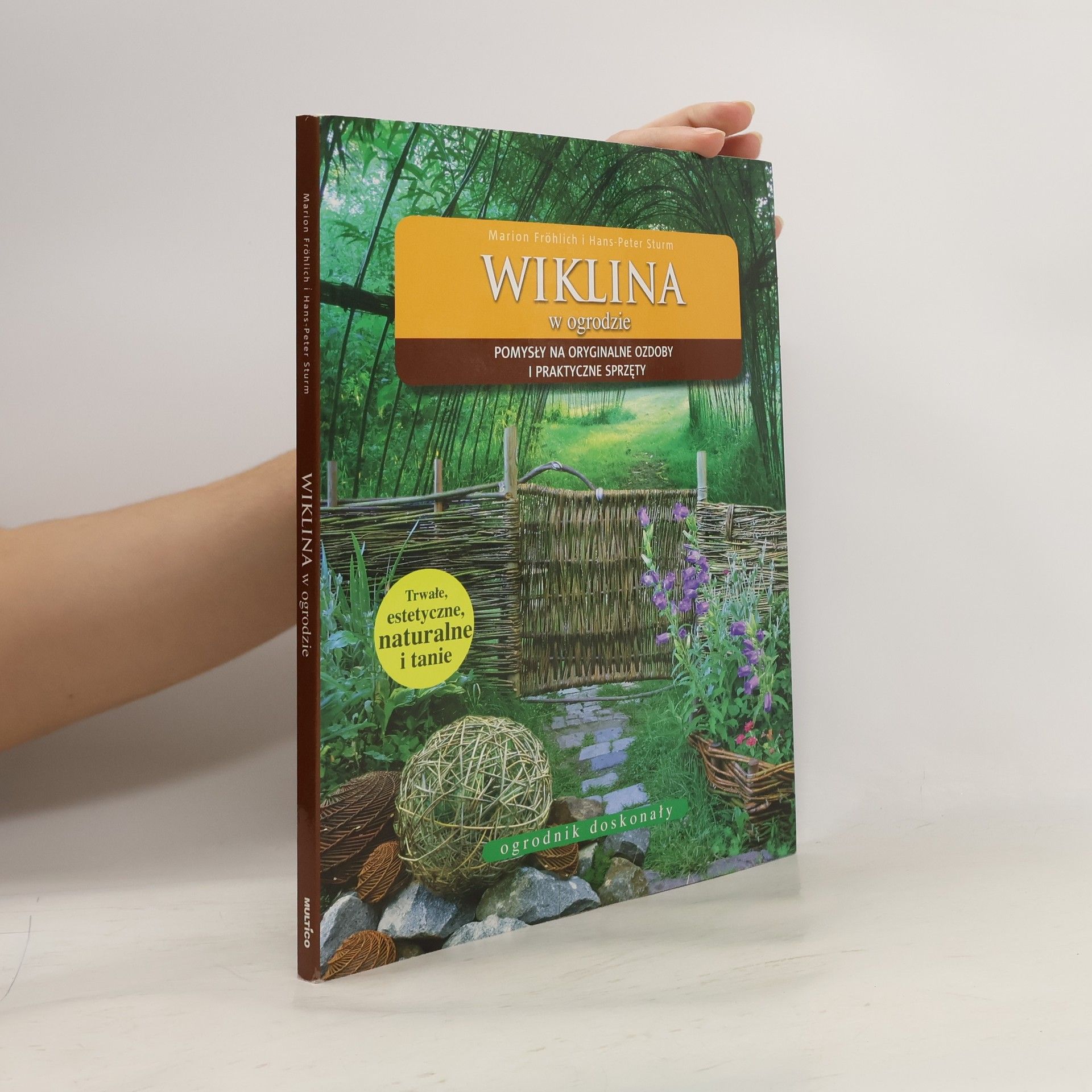 Marion Fröhlich Wiklina w ogrodzie