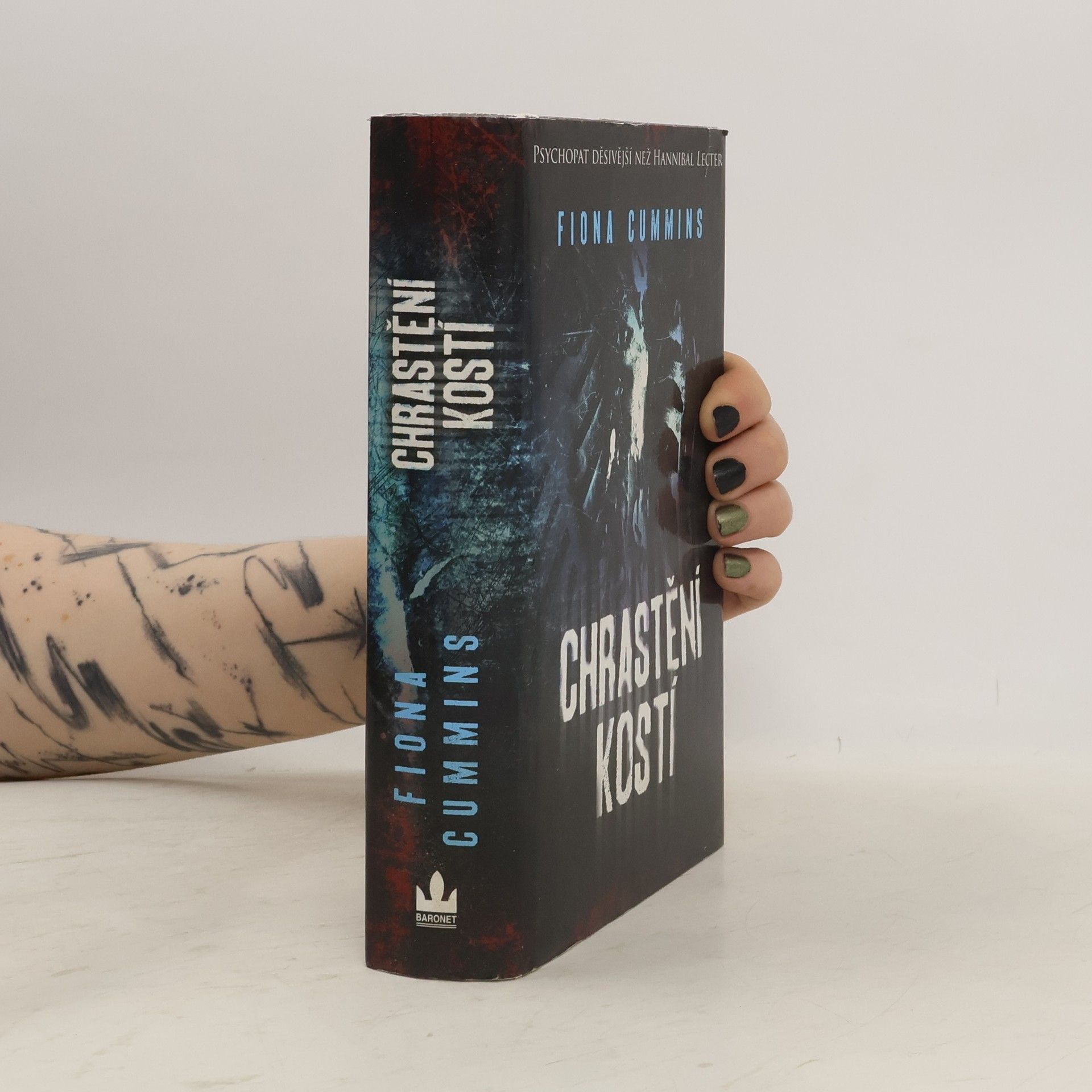 Fiona Cummins Chrastění kostí