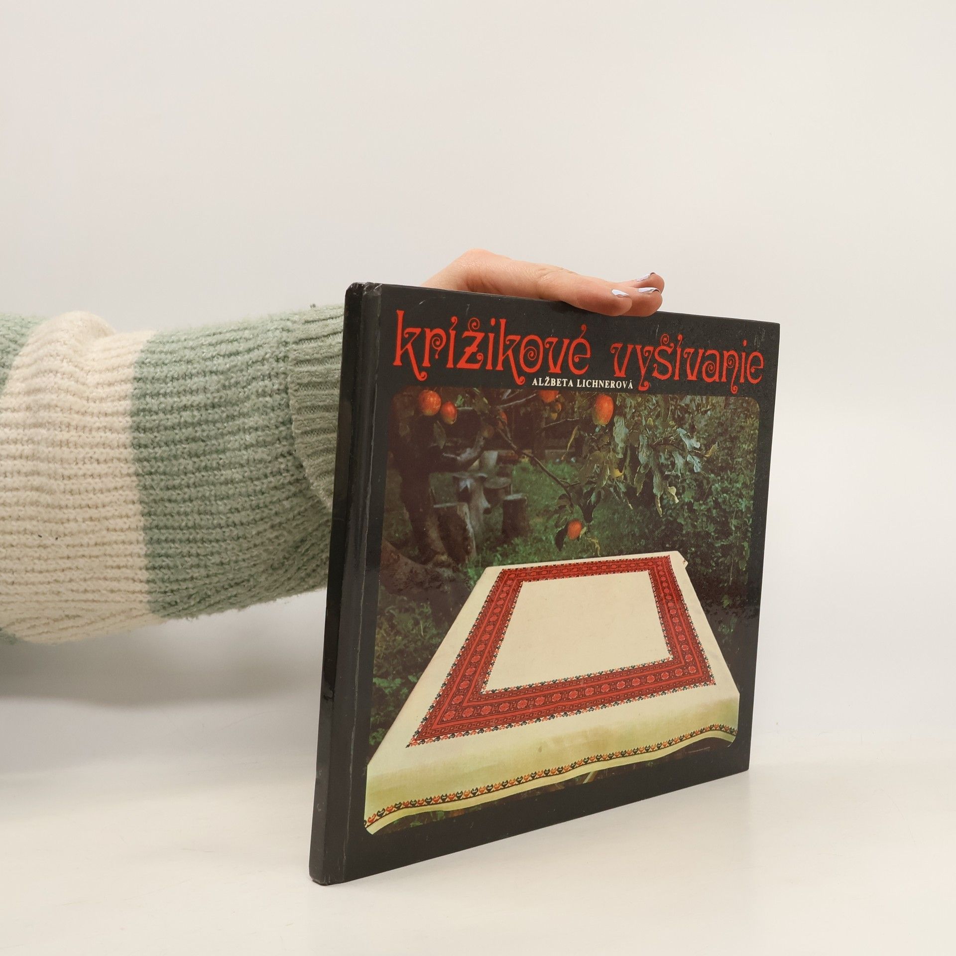 Alžbeta Lichnerová Krížikové vyšívanie