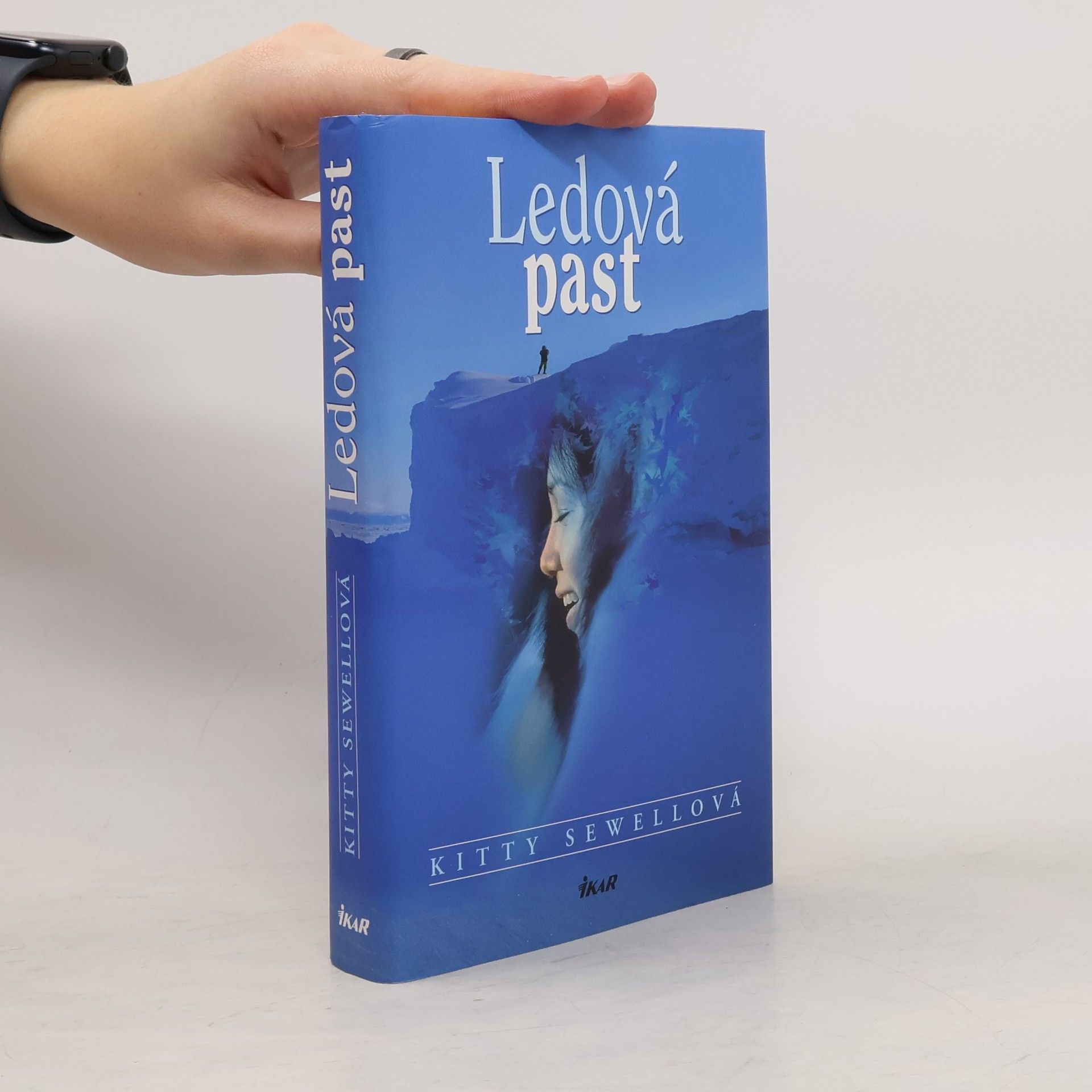 Kitty Sewell Ledová past