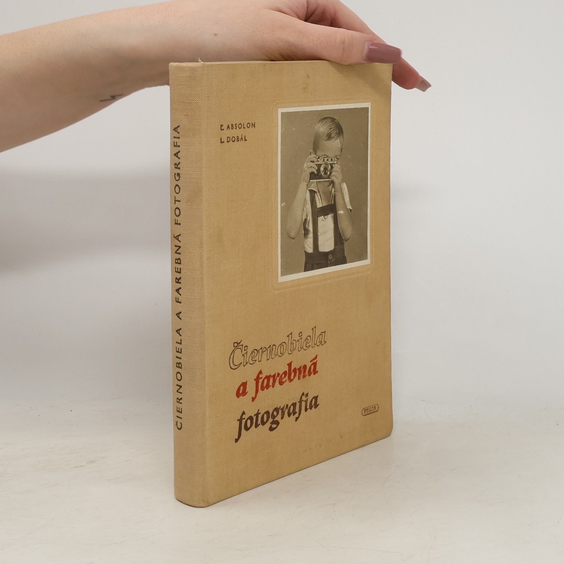 L. Dobal Čiernobiela a farebná fotografia