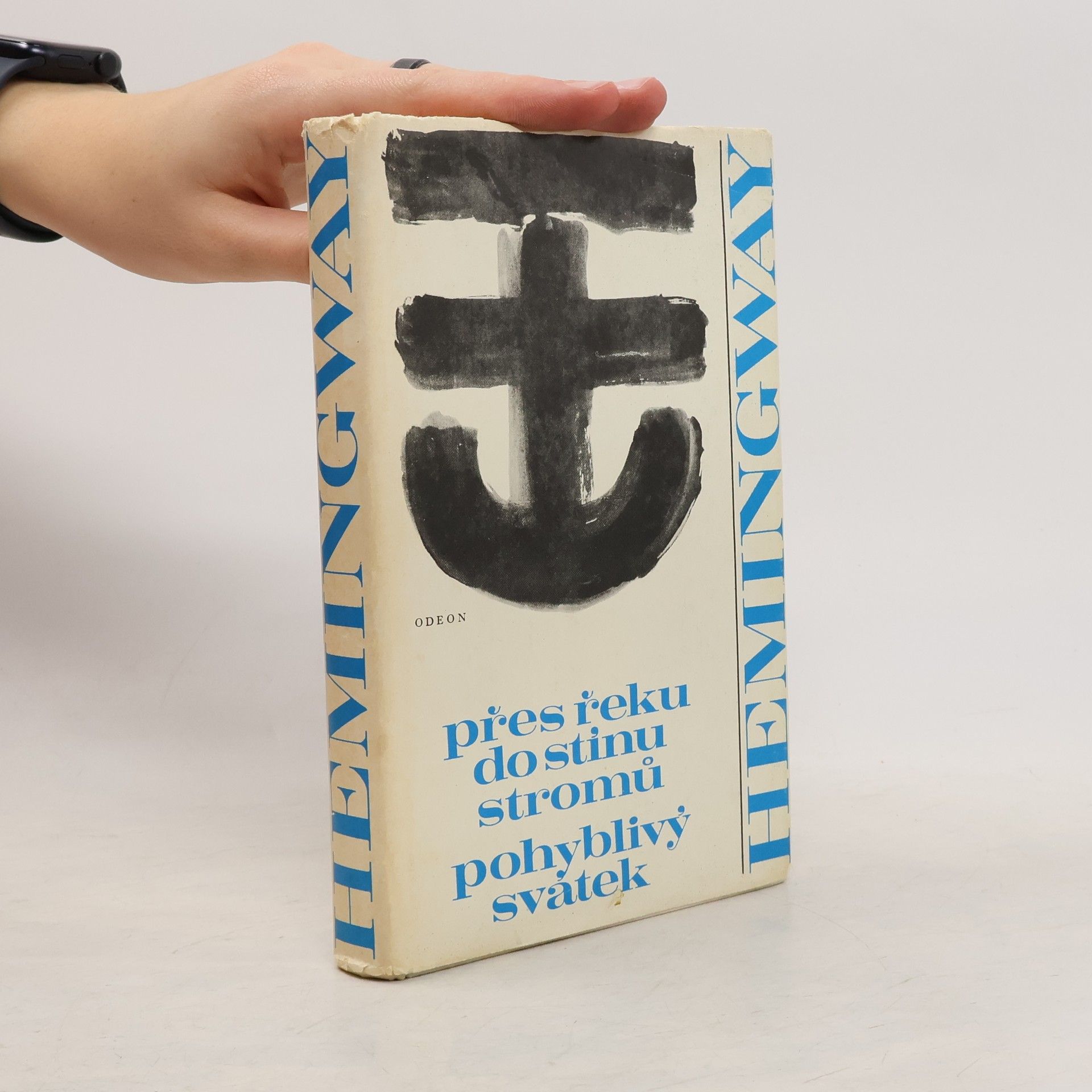 Ernest Hemingway Přes řeku do stínu stromů. Pohyblivý svátek