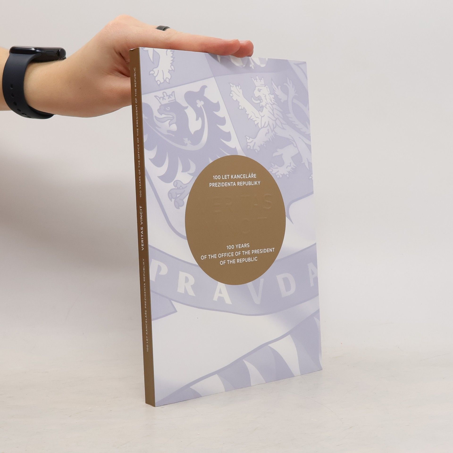 Various authors Veritas vincit. 100 let Kanceláře prezidenta republiky. 100 Years of the Office of the President of the Republic