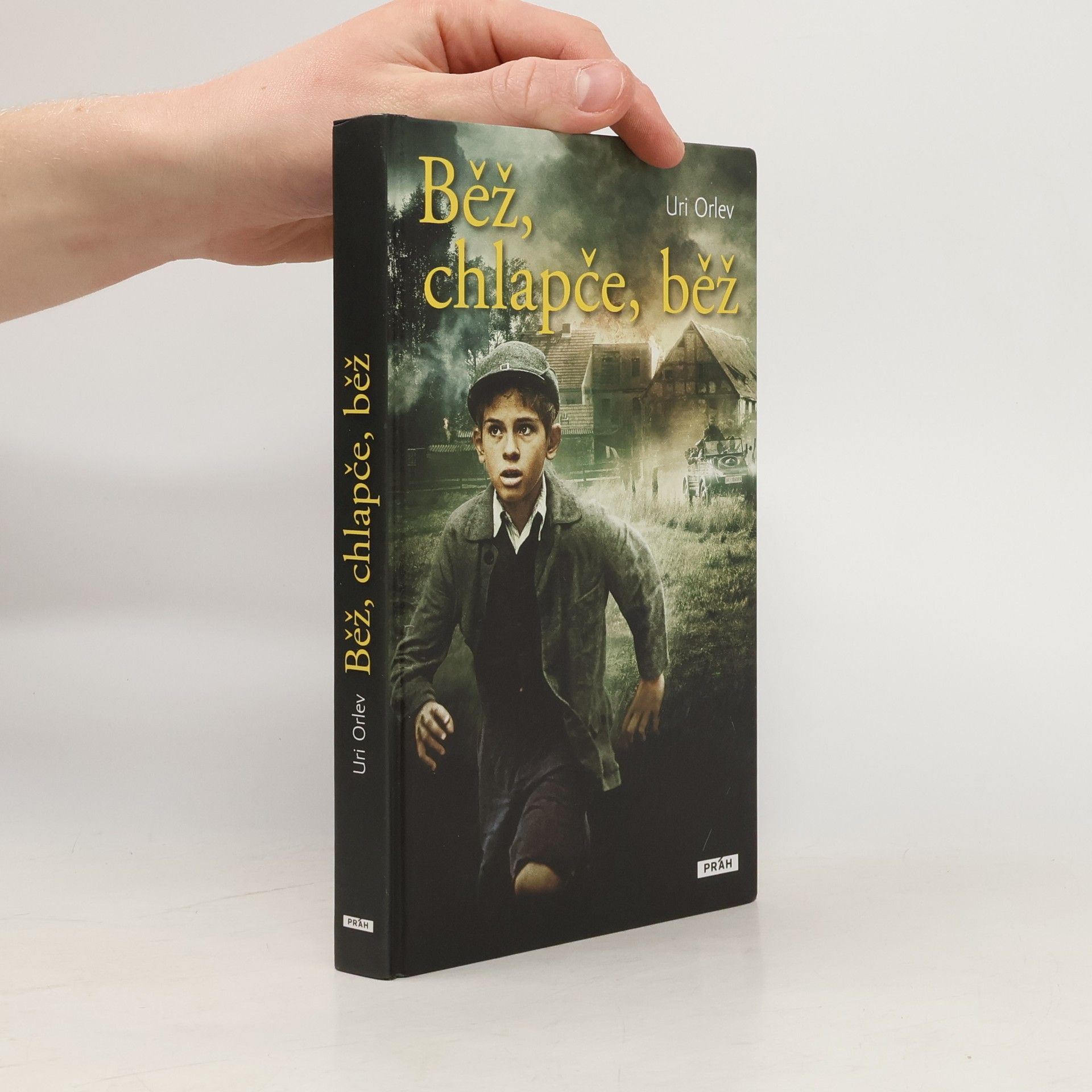 Uri Orlev Běž, chlapče, běž