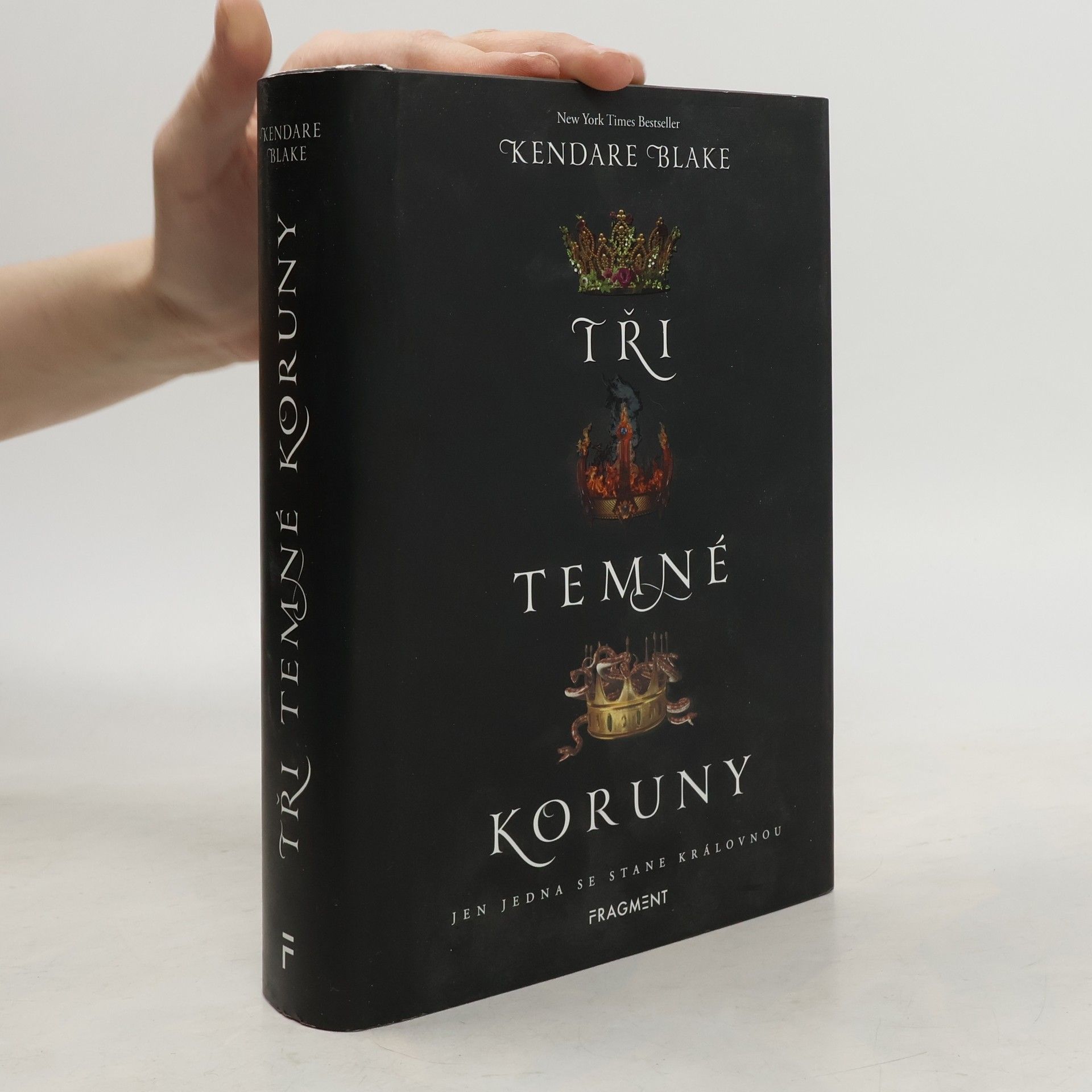 Kendare Blake Tři temné koruny