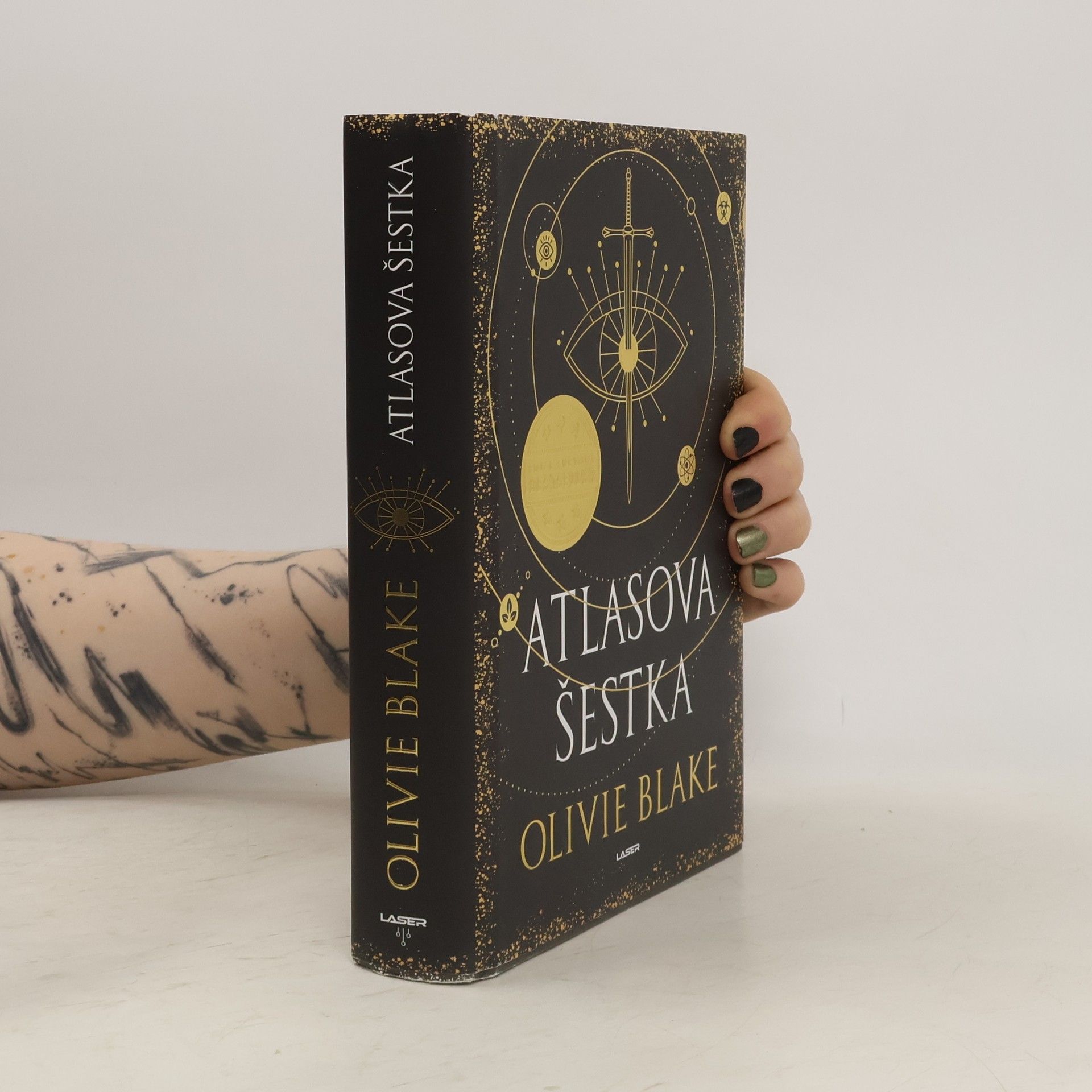 Olivie Blake Atlasova šestka