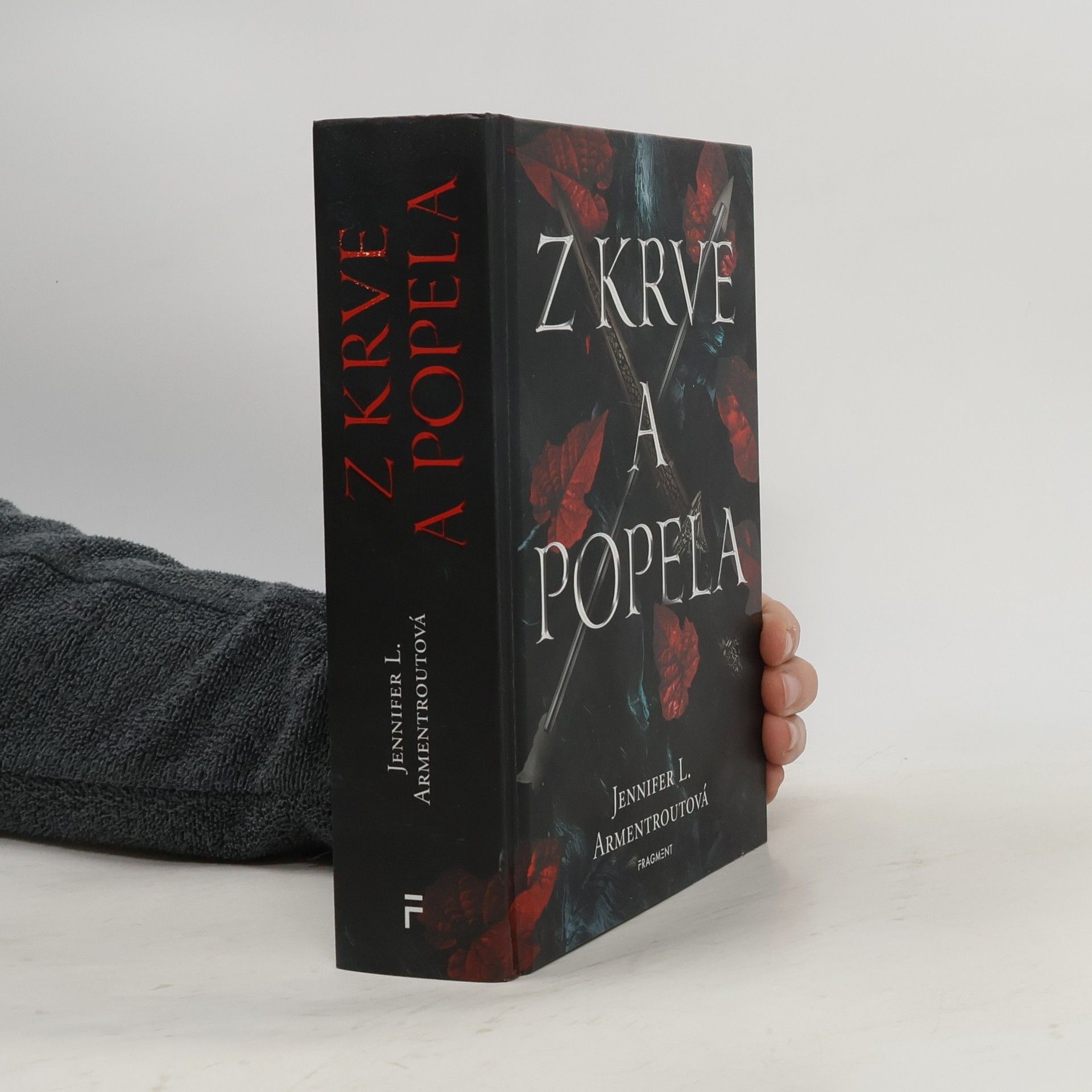 Jennifer L. Armentrout Z krve a popela