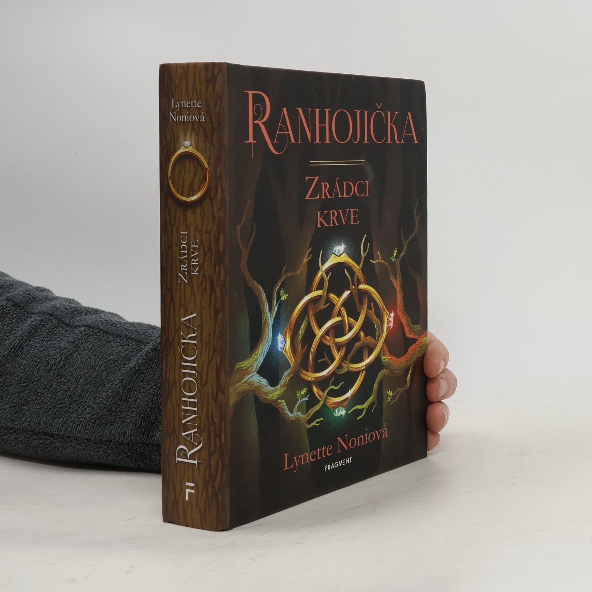 Lynette Noni Ranhojička. Zrádci krve