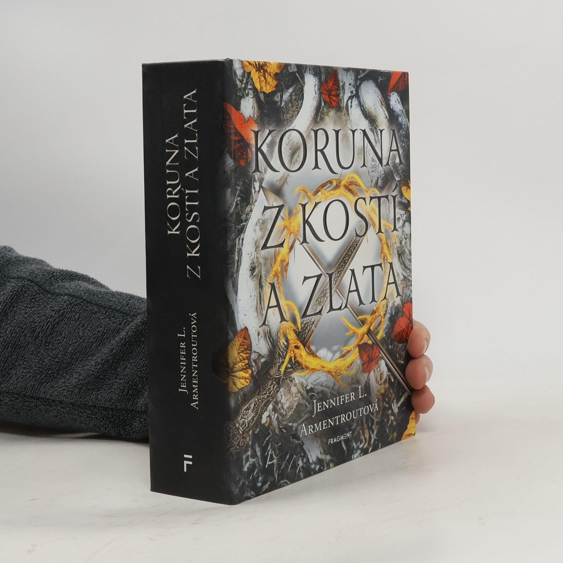 Jennifer L. Armentrout Koruna z kostí a zlata
