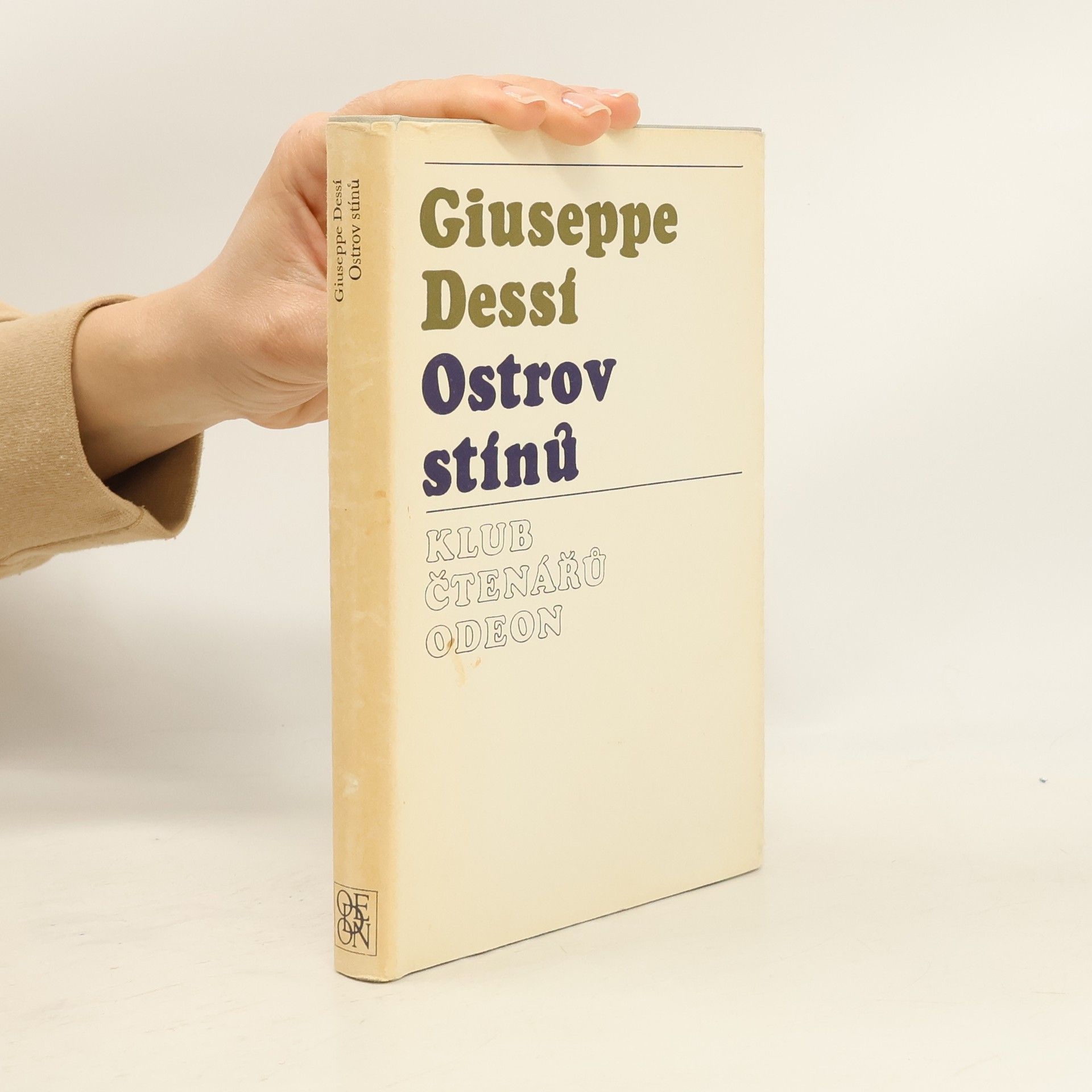 Giuseppe Dessí Ostrov stínů