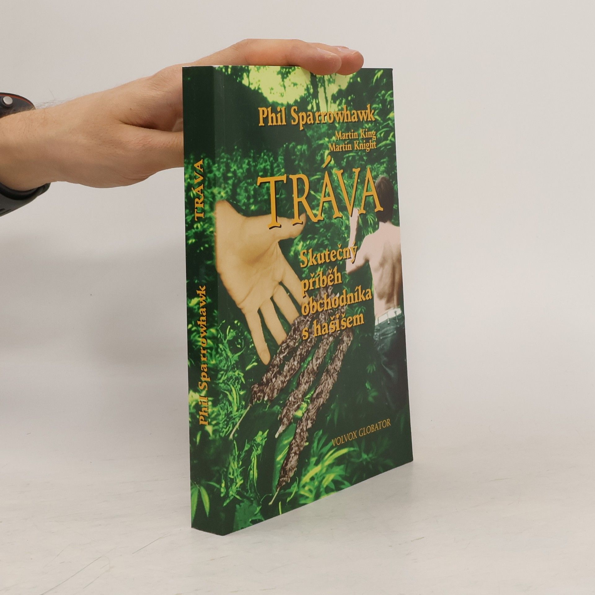 Phil Sparrowhawk Tráva